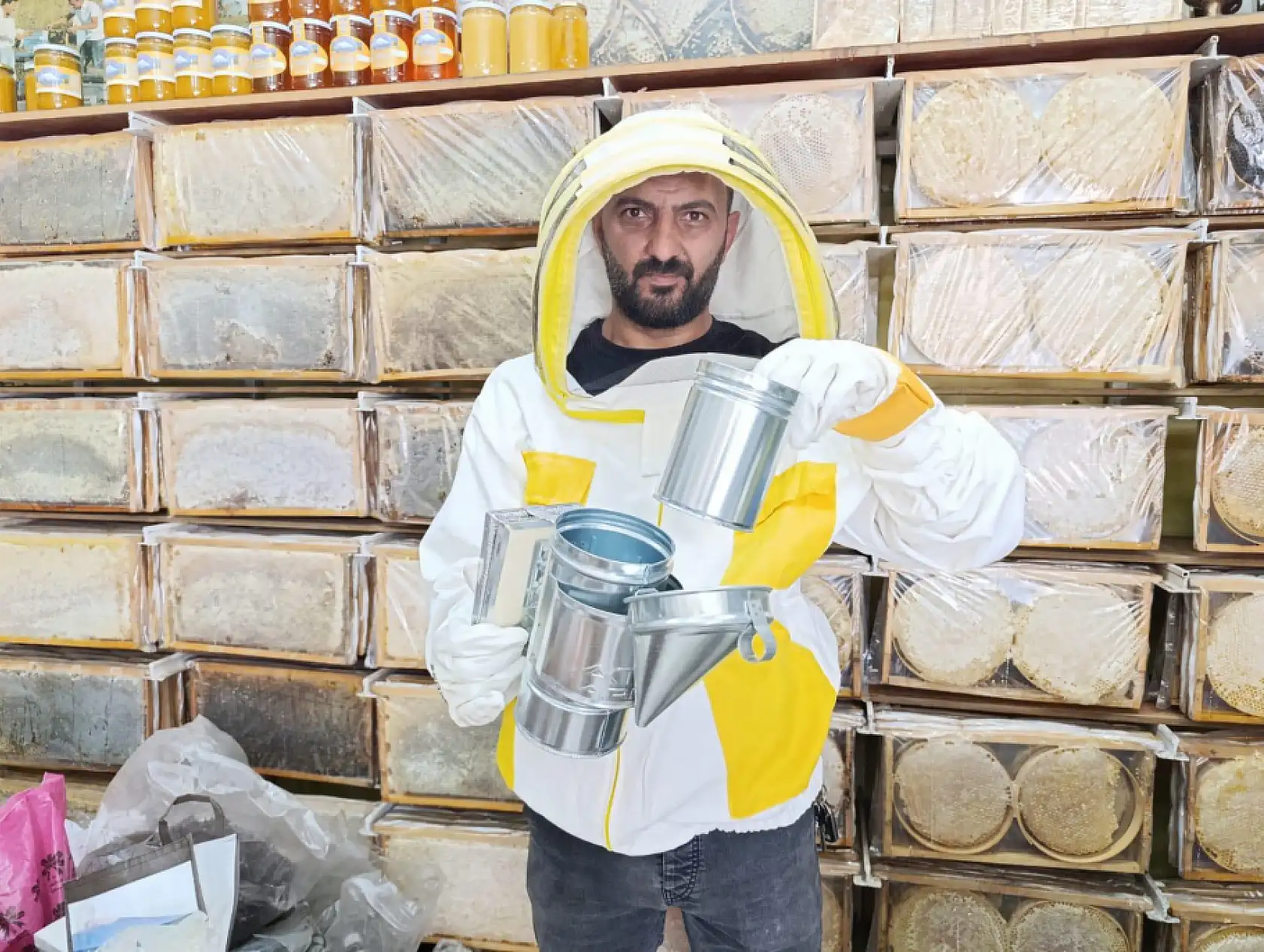 Ağrı'da yazla birlikte arıcılık malzemelerine talep arttı