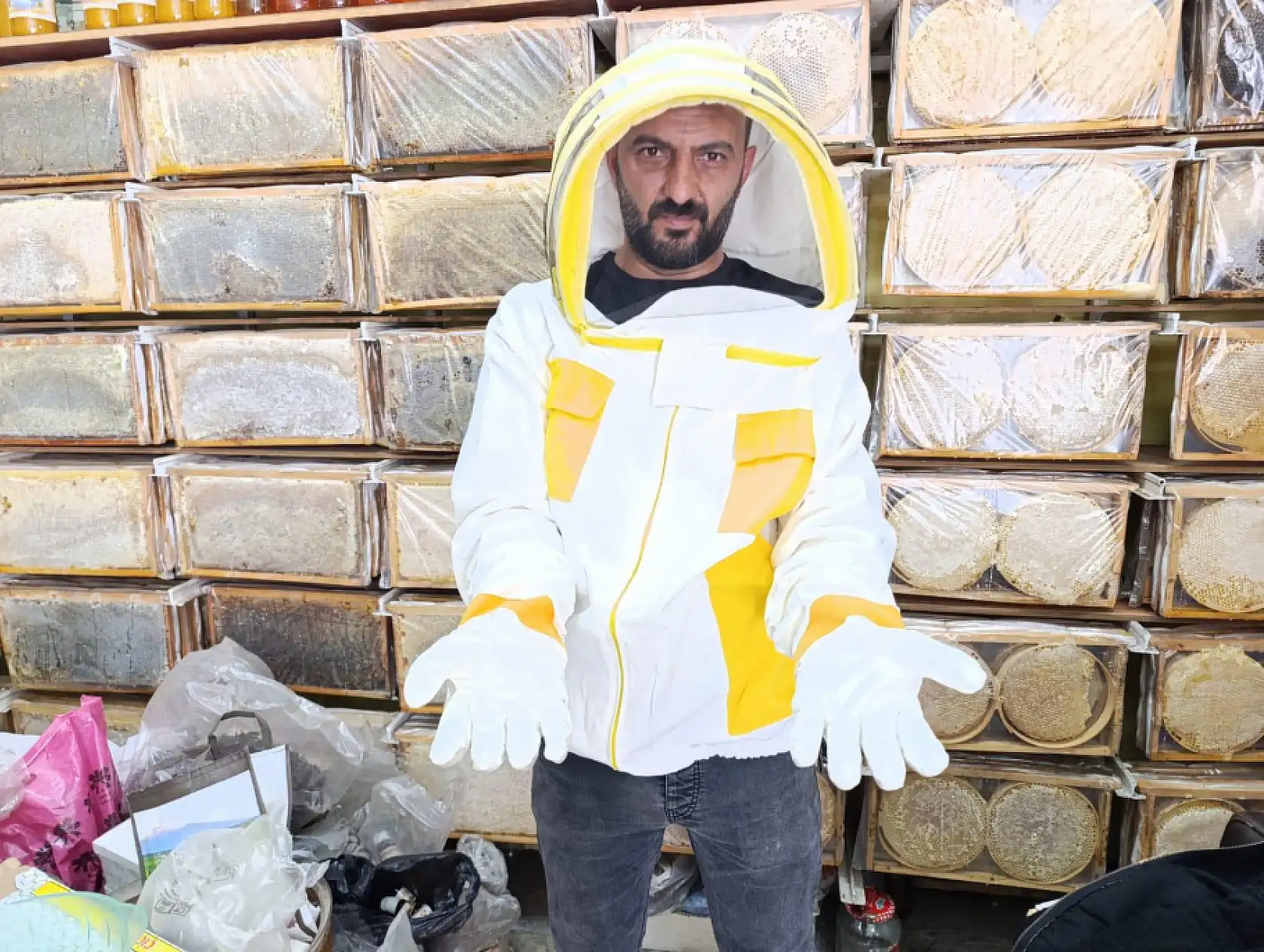 Ağrı'da yazla birlikte arıcılık malzemelerine talep arttı