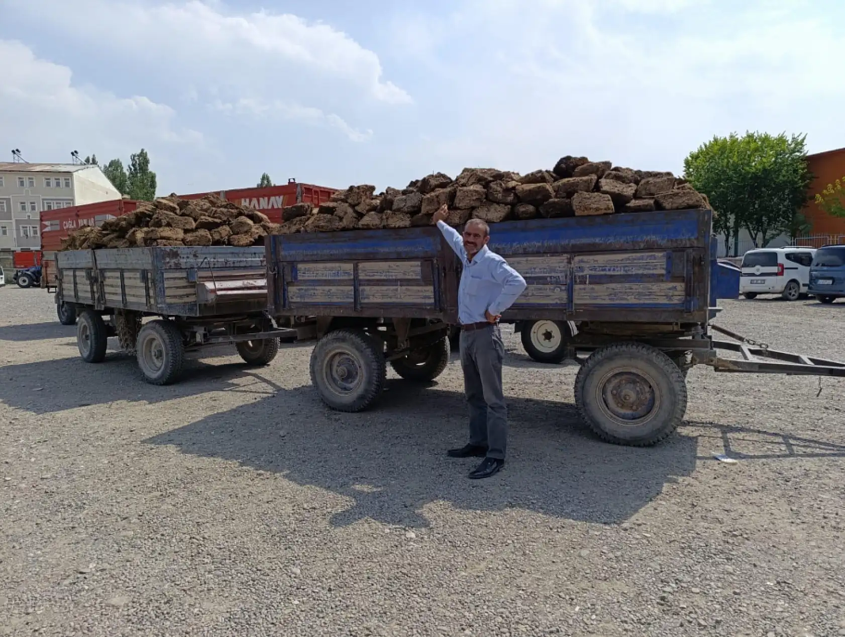 Ağrı'da yaz ortasında kış hazırlığı: Tezek satışları başladı