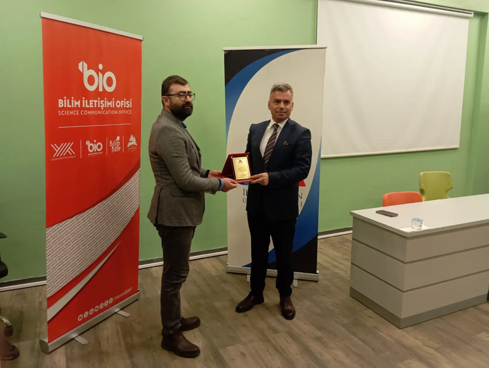 Doğubayazıt'ta 'Bilim Kafe' söyleşisinde Osmanlı tarihi konuşuldu