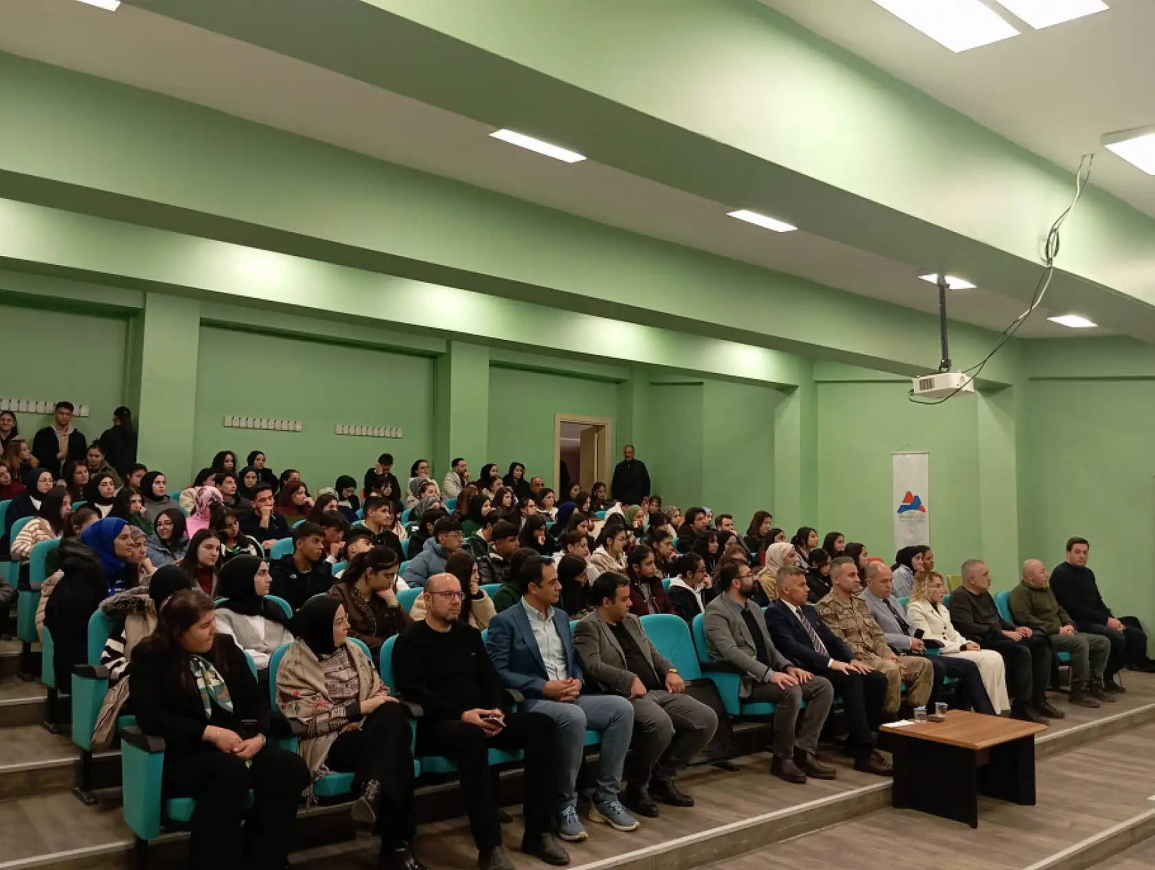 Doğubayazıt'ta 'Bilim Kafe' söyleşisinde Osmanlı tarihi konuşuldu