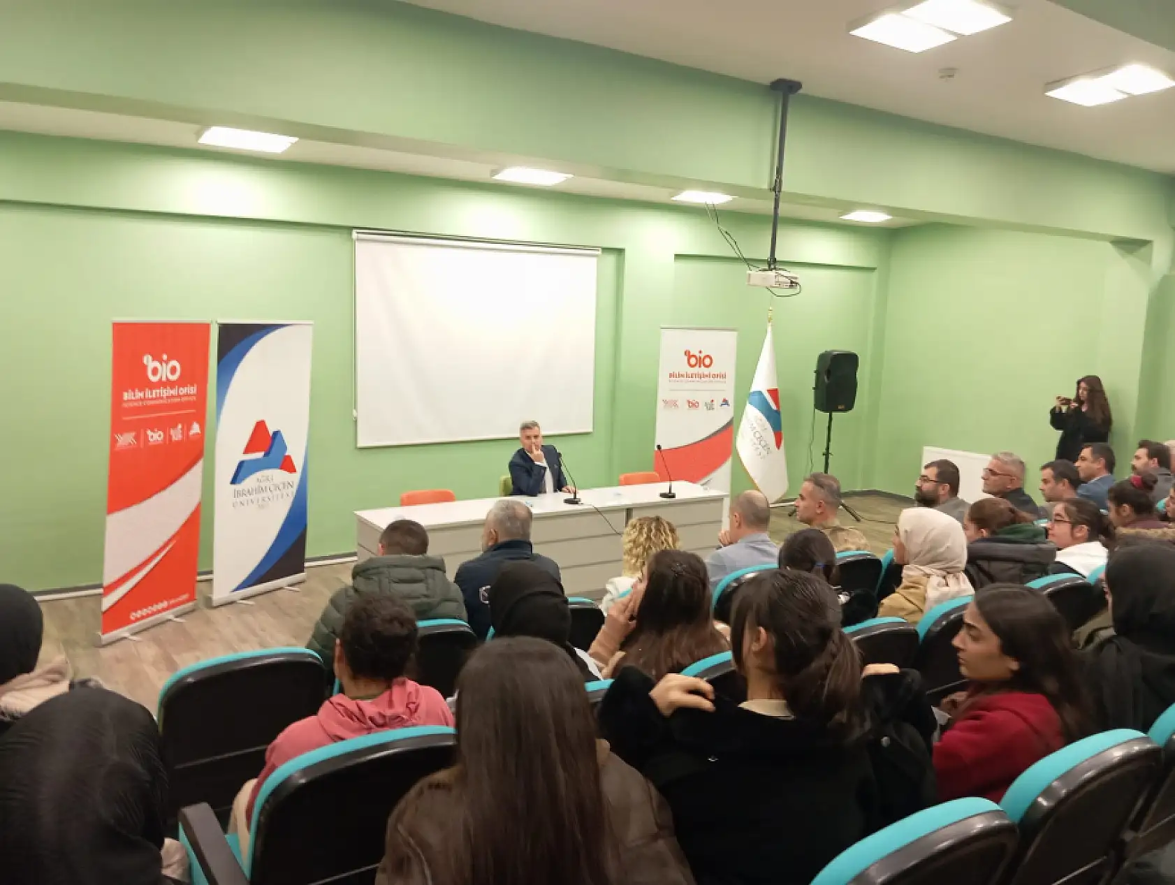 Doğubayazıt'ta 'Bilim Kafe' söyleşisinde Osmanlı tarihi konuşuldu