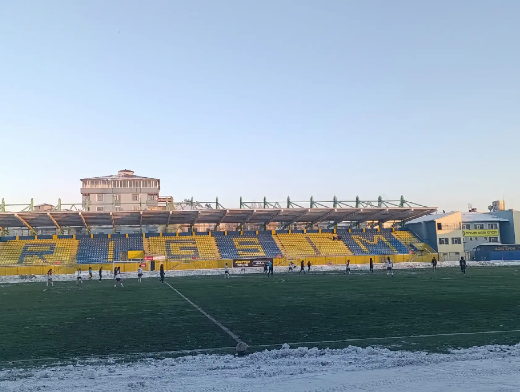 Ağrı'nın altın kızları sahasında kazandı!