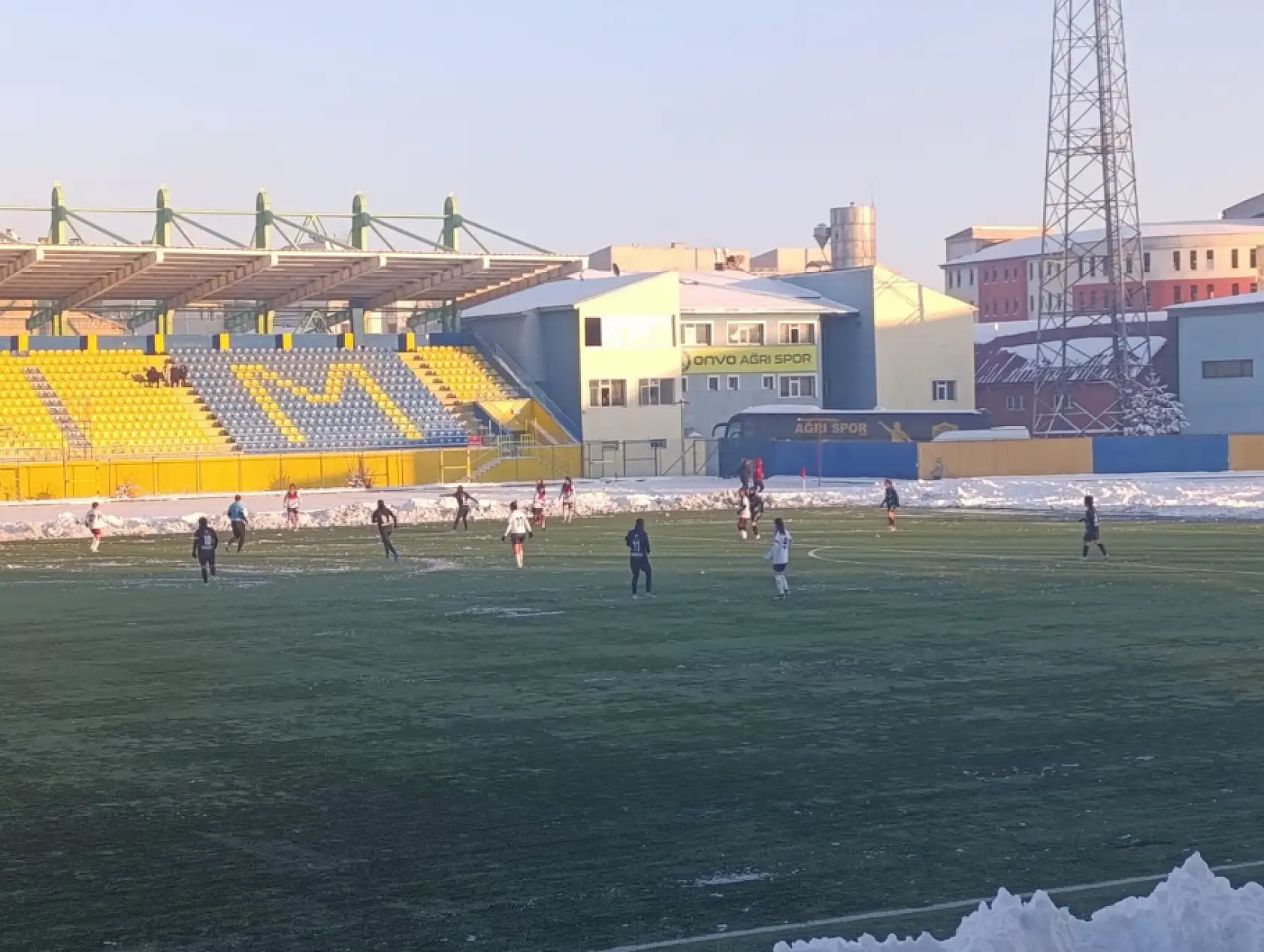 Ağrı'nın altın kızları sahasında kazandı!