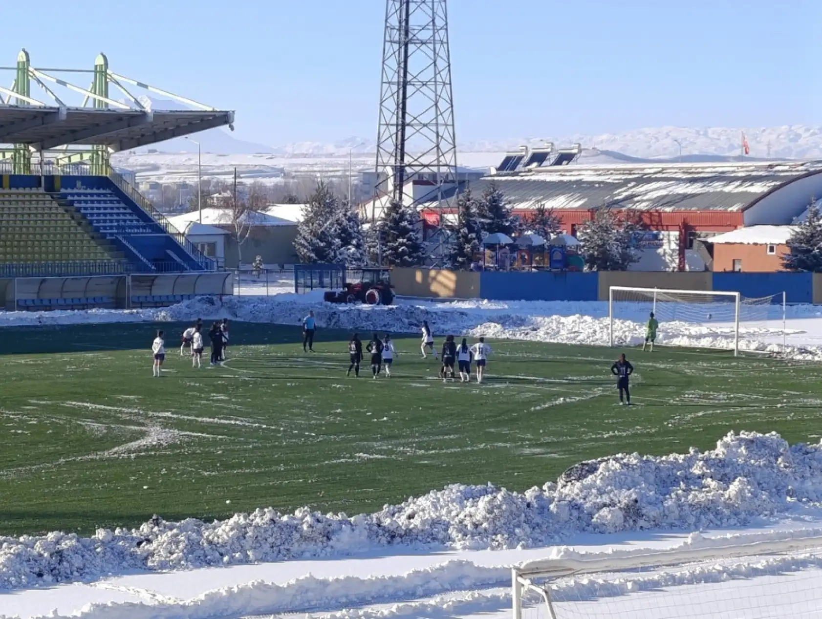 Ağrı'nın altın kızları sahasında kazandı!