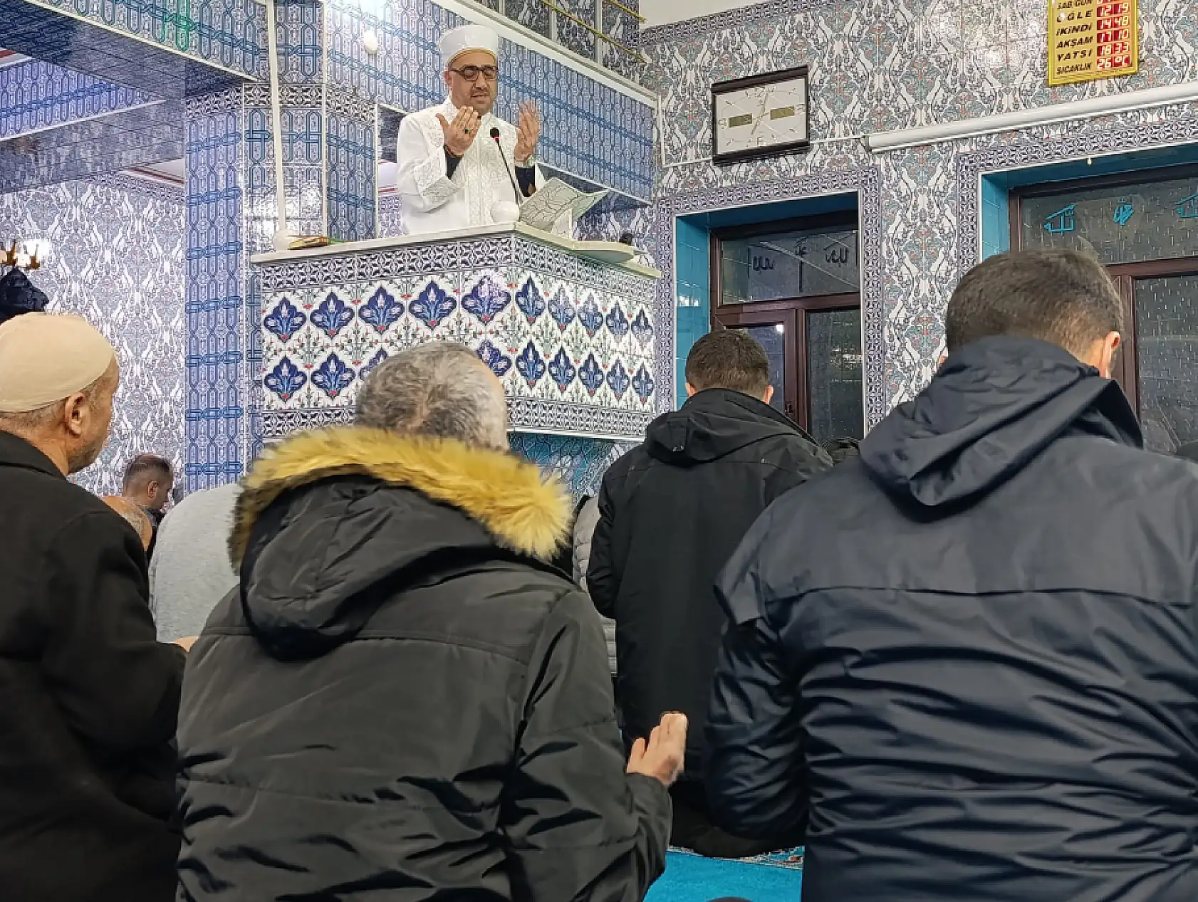 Doğubayazıt'ta kandil gecesinde dualar semaya yükseldi