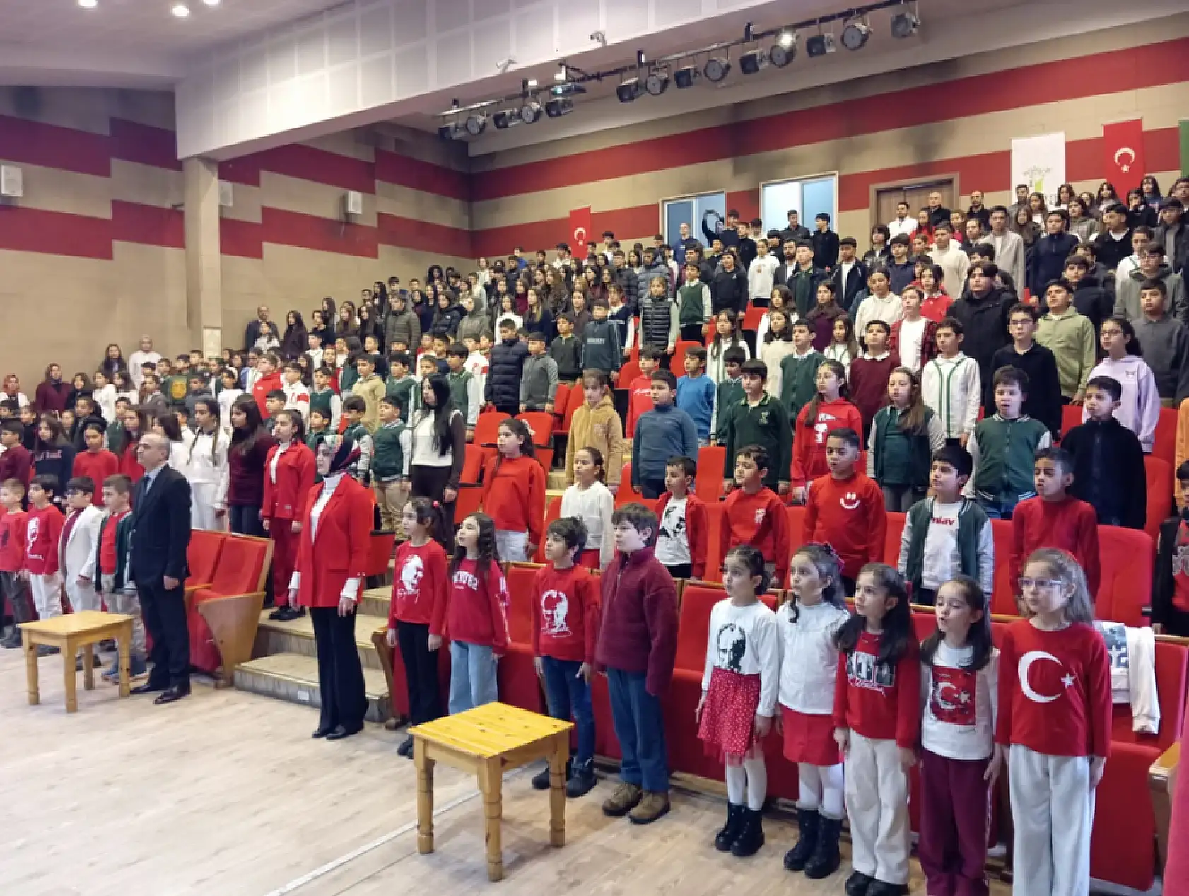 İkinci dönemin ilk dersi bayrak sevgisi oldu