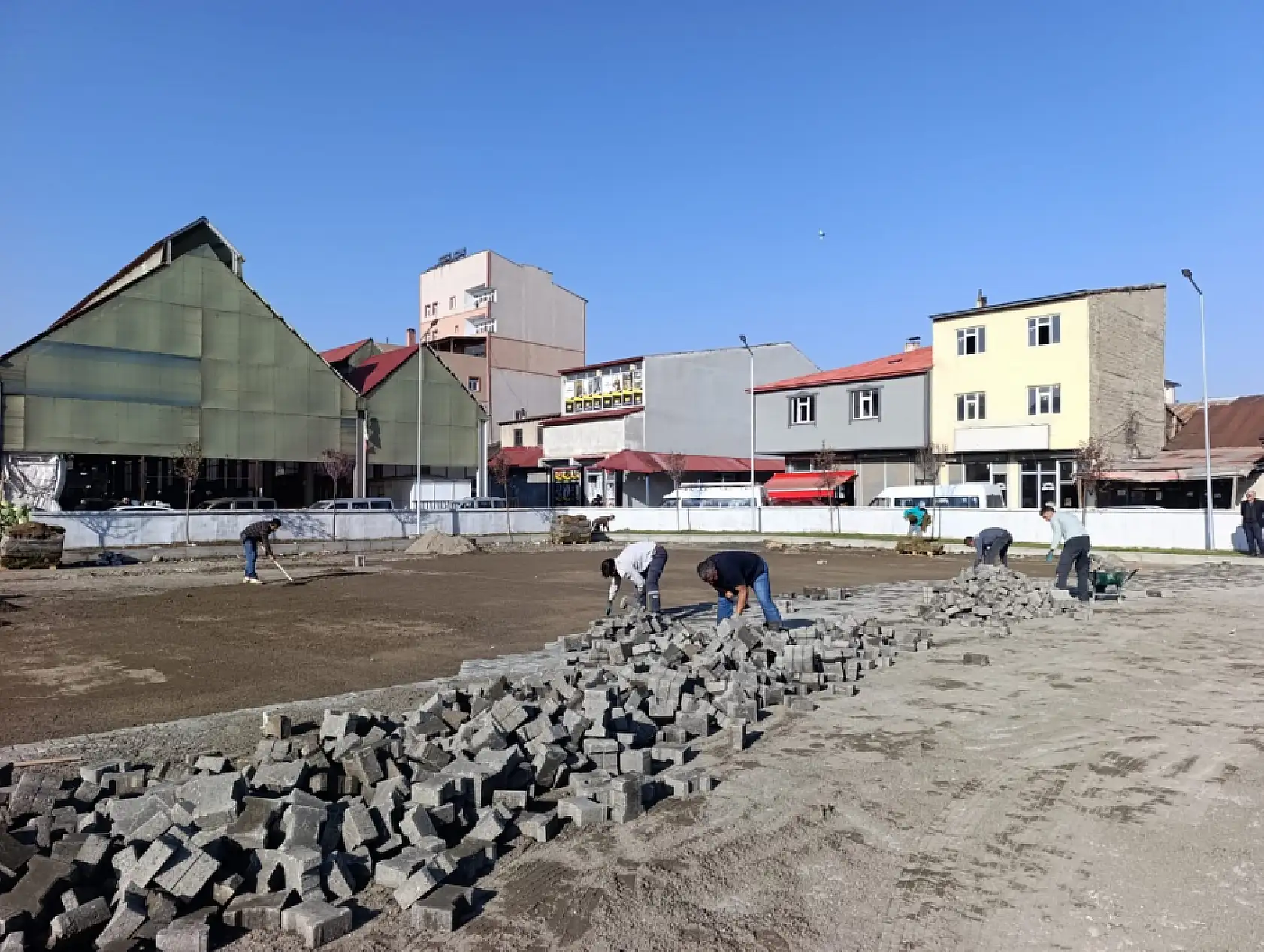 Ağrı'da  trafiğe nefes aldıracak 300 araçlık otoparkta sona gelindi