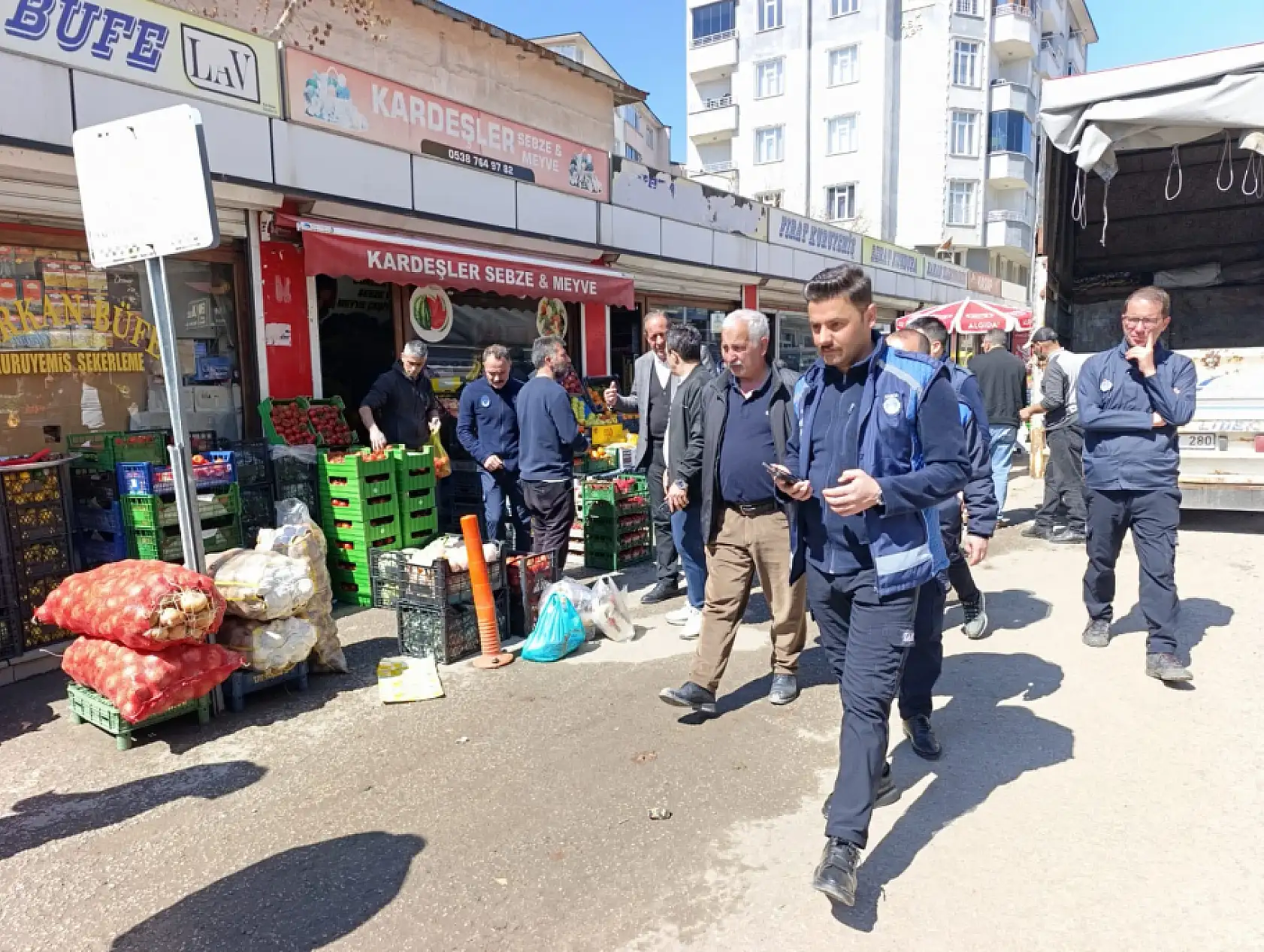 Ağrı'da zabıta ile esnaf arasında tansiyon yükseldi