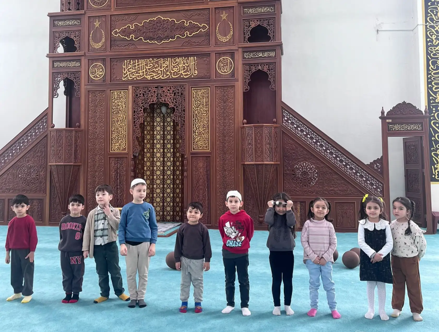 Ağrı Teknokent Koleji minikleri Ramazan'ın maneviyatını camide öğrendi