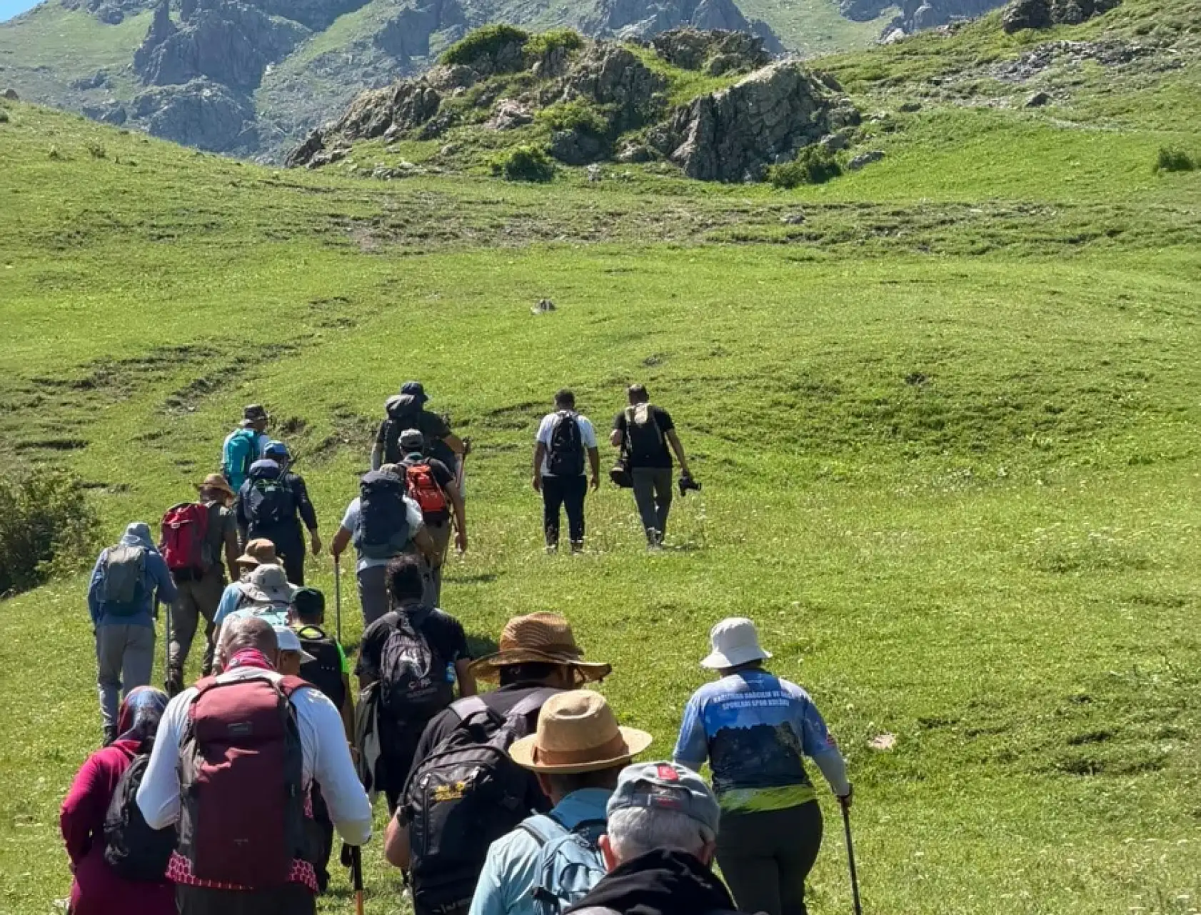 65 kişilik ekip Mamakar Dağı'nın zirvesine Türk bayrağı taşıdı