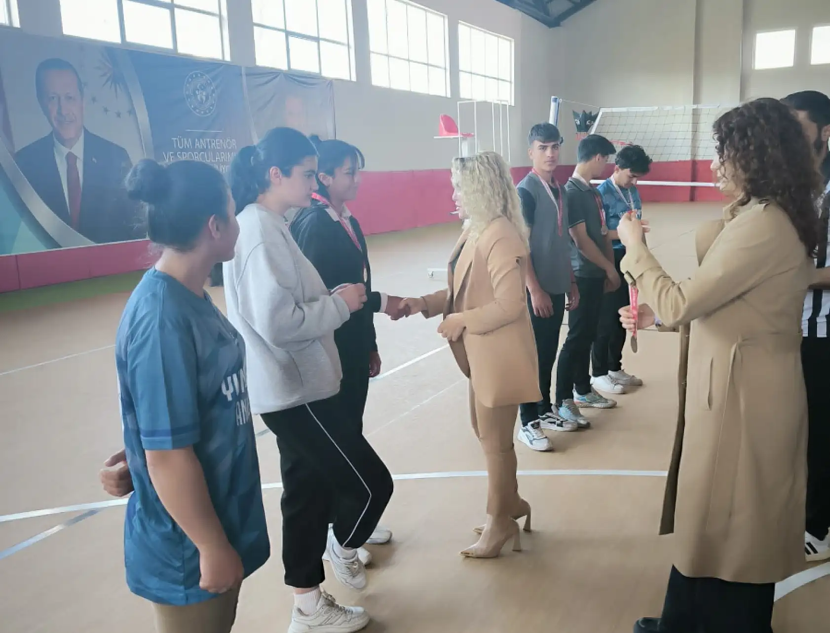 Doğubayazıt'ta liseler arası bilek güreşi turnuvası coşkusu