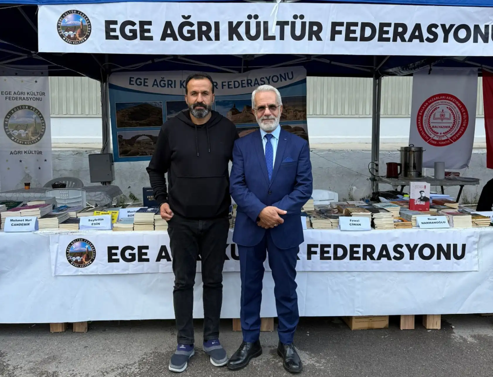Dengbej Şakiro'nun kardeşi Halit Deniz, Ağrılı yazarlarla İzmir'de buluştu
