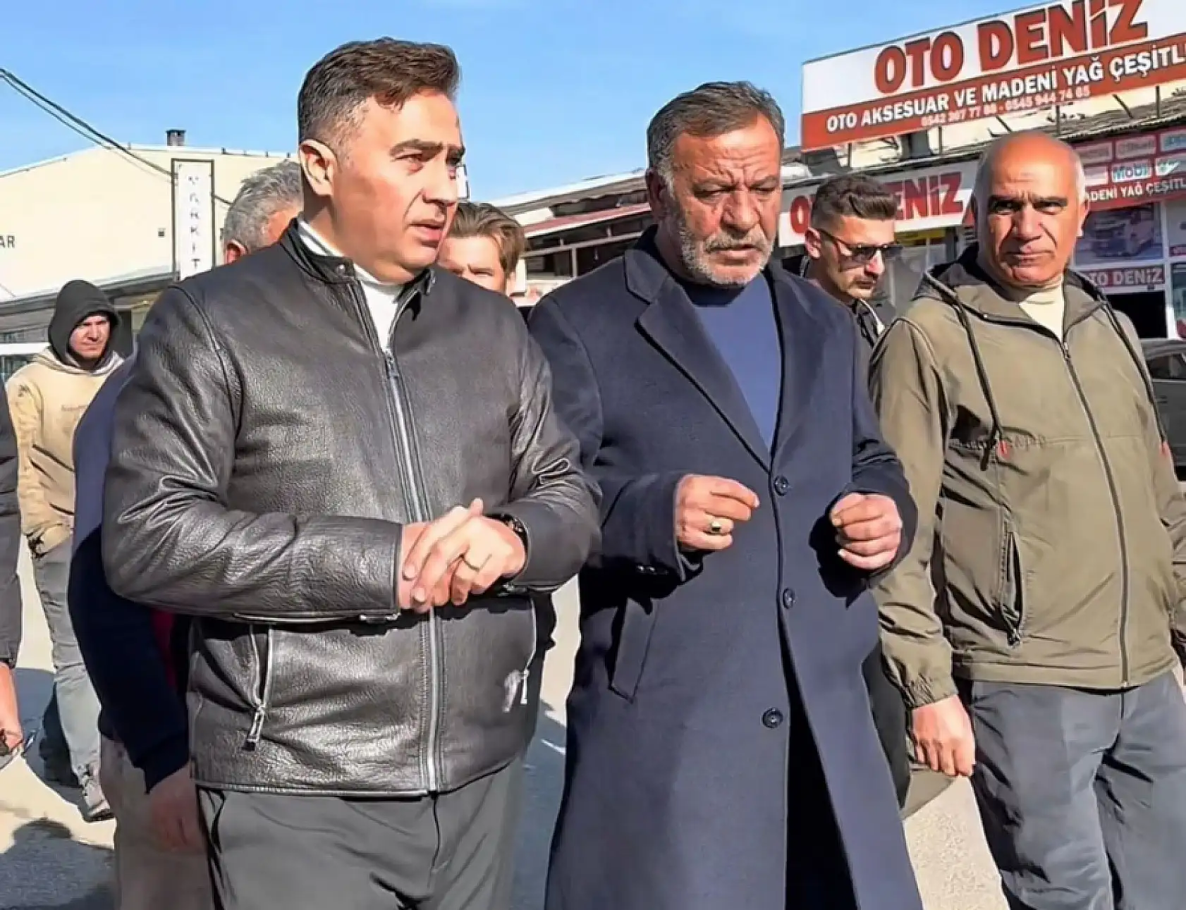 Müdür Önder, pazar mesaisinde oto sanayi esnafıyla buluştu