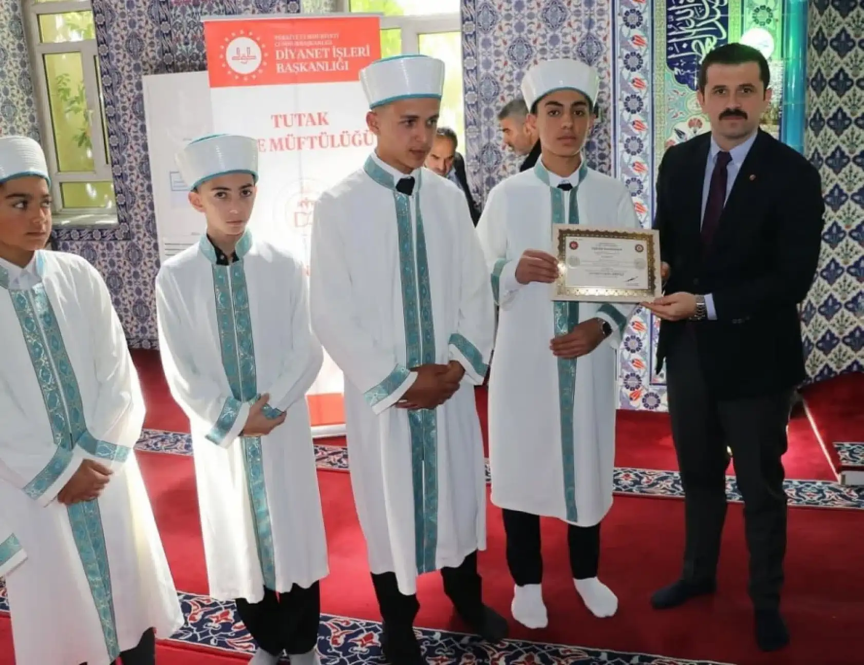 Tutak'ta hafızlar belgelerini aldı