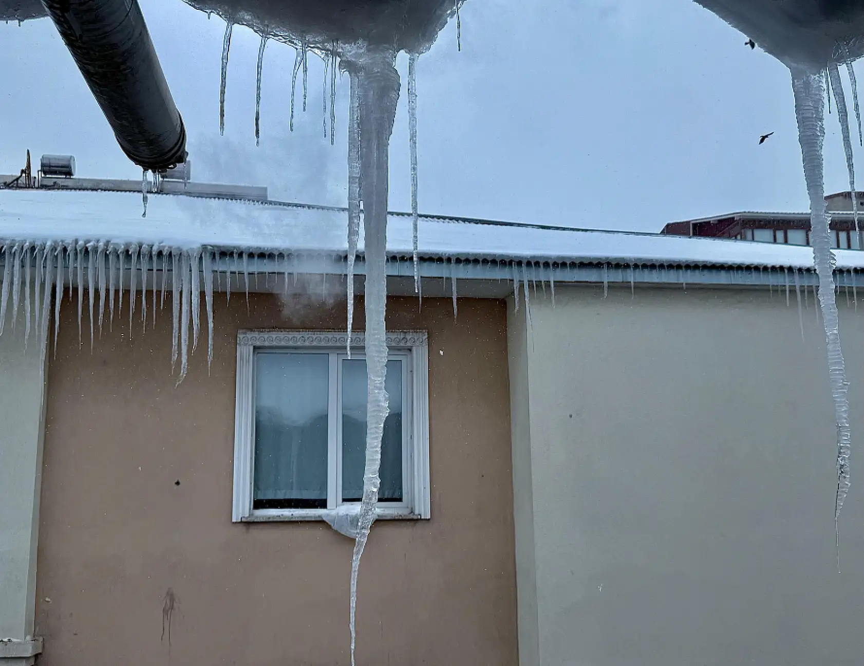 Ağrı'da buz mesaisi