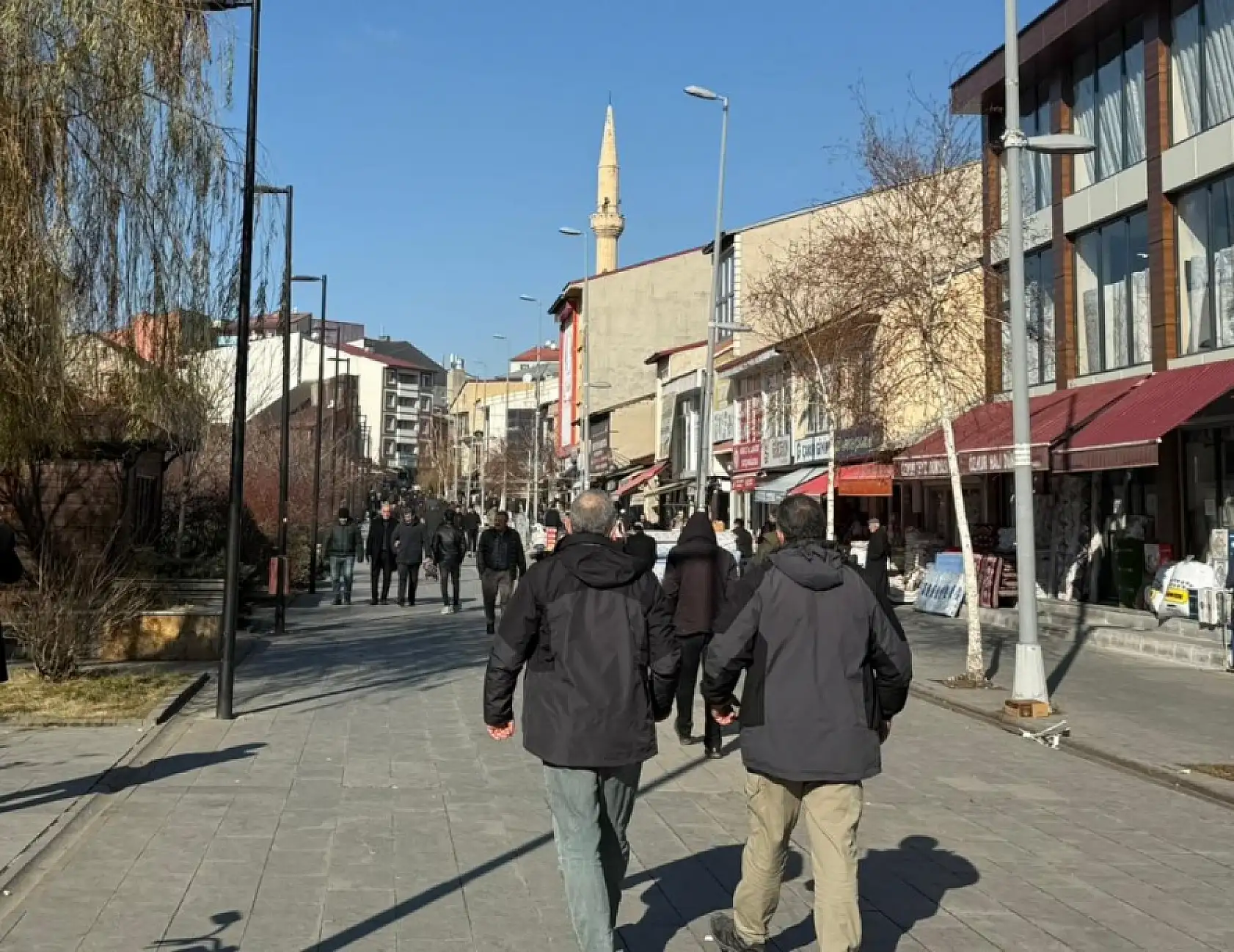 Ağrı'da Aralık ayı tersine döndü: Geçen yıl kar vardı, bu yıl güneş ısıttı