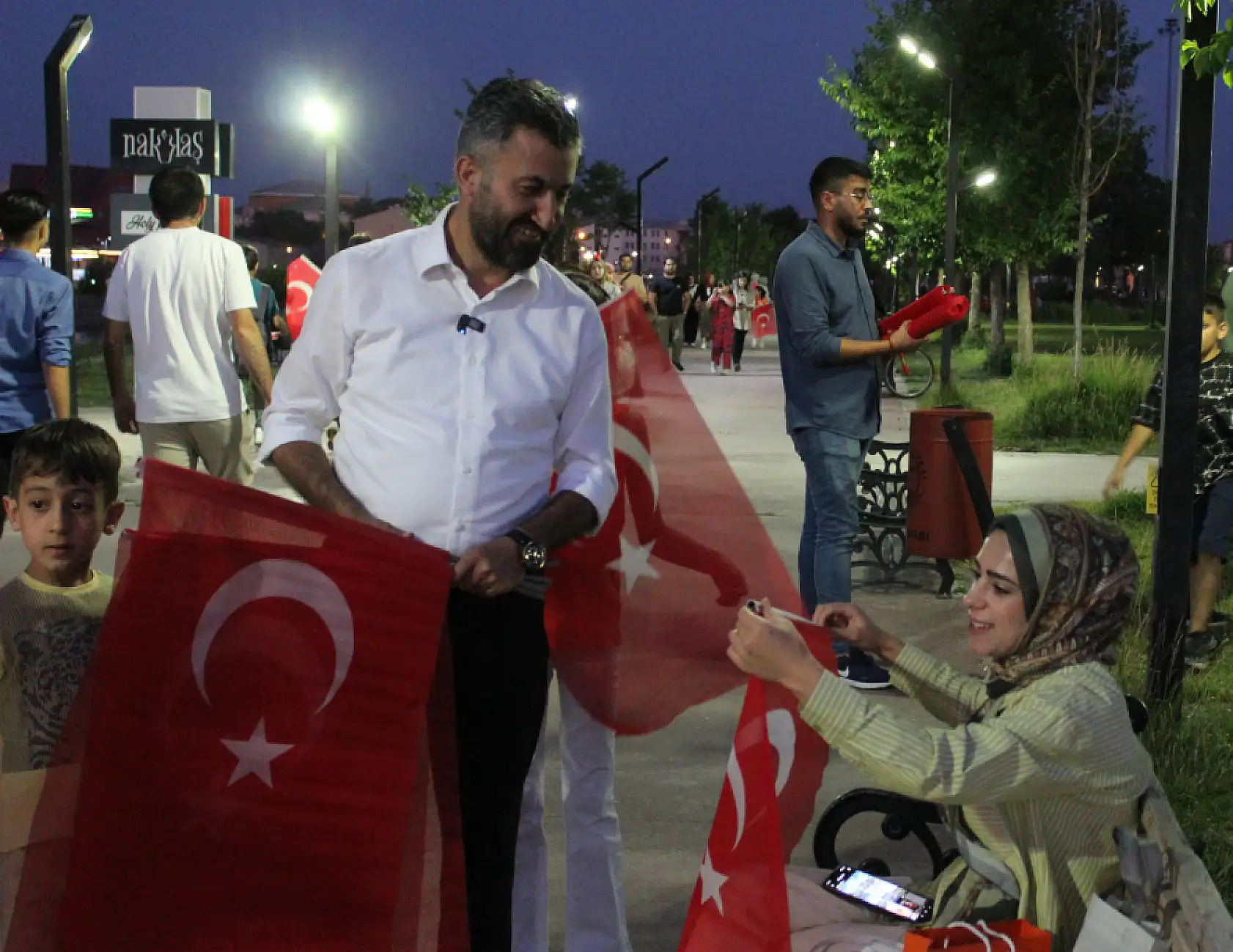 AK Parti Ağrı teşkilatından 'Terörsüz Türkiye' için bayraklı buluşma