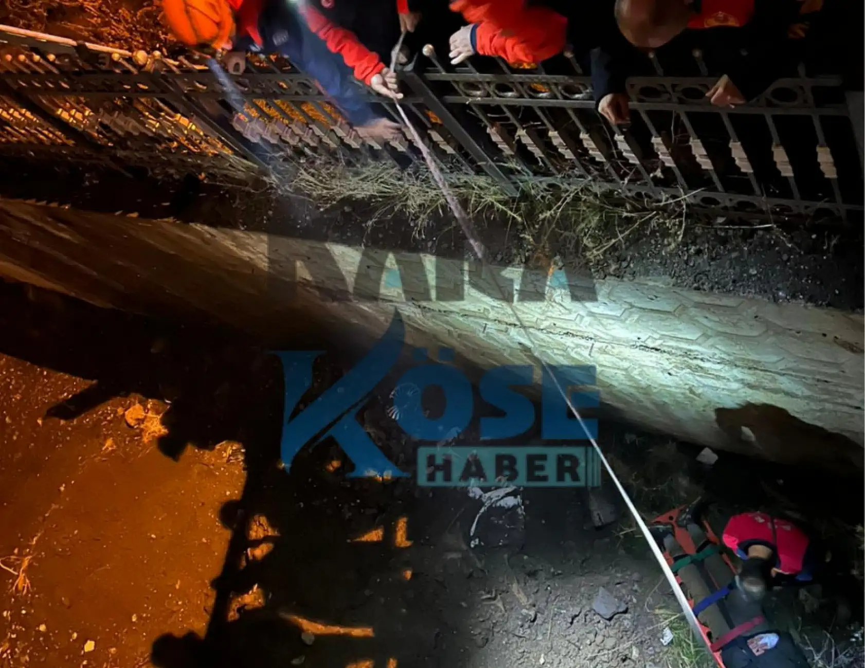 Ağrı'da önce dövdüler sonra köprüden aşağı attılar