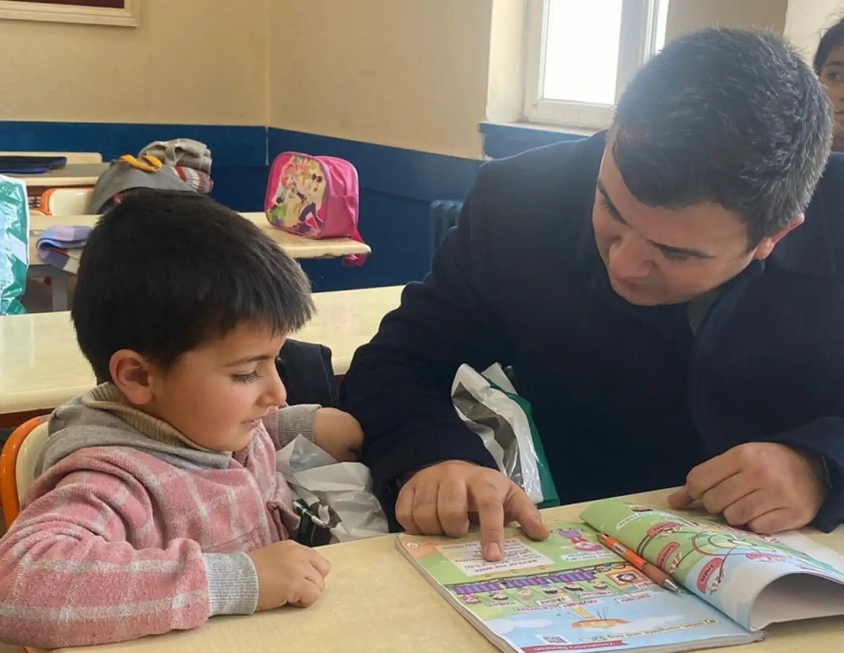 Hayırsever desteği Patnos'ta okullara ulaştı