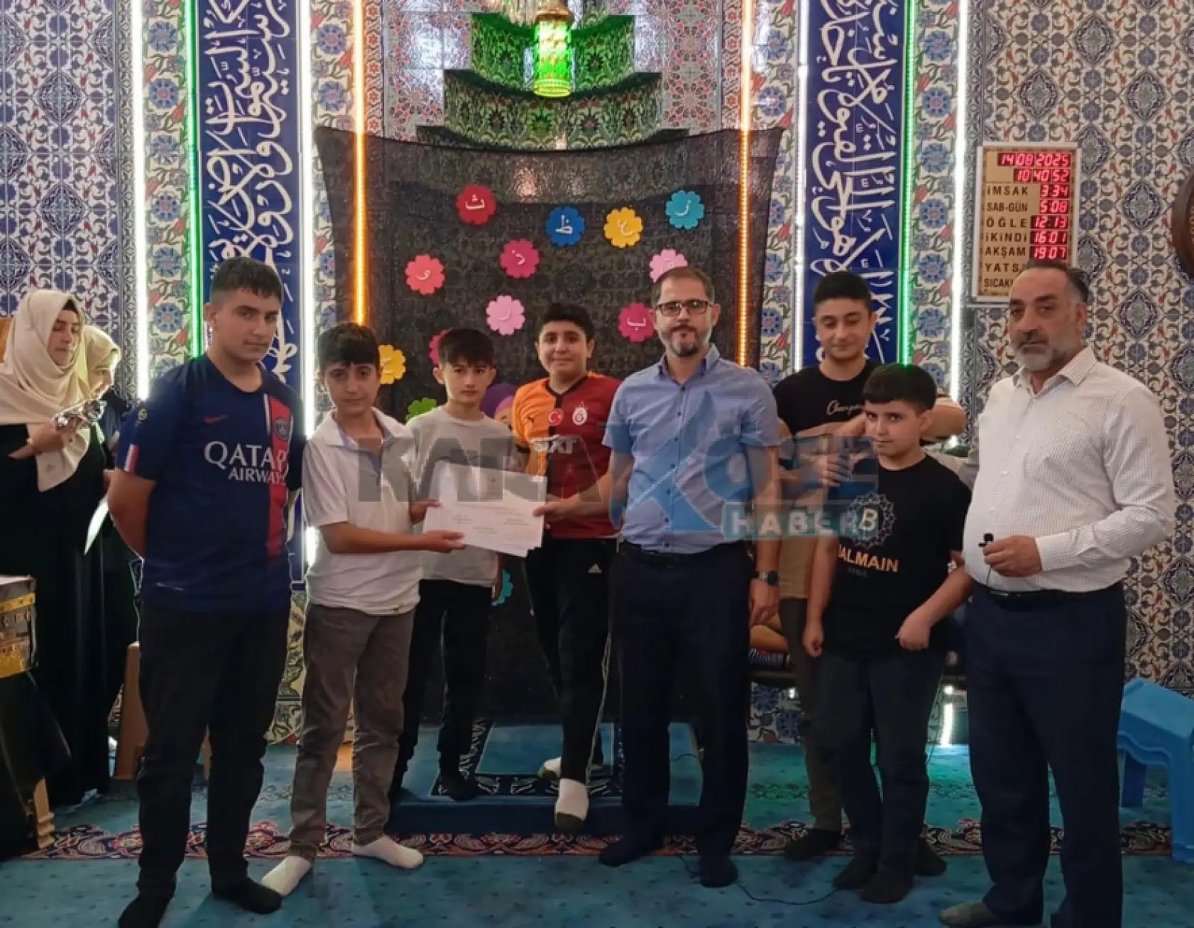 Doğubayazıt'ta yaz kur'an kursu öğrencileri belgelerini aldı