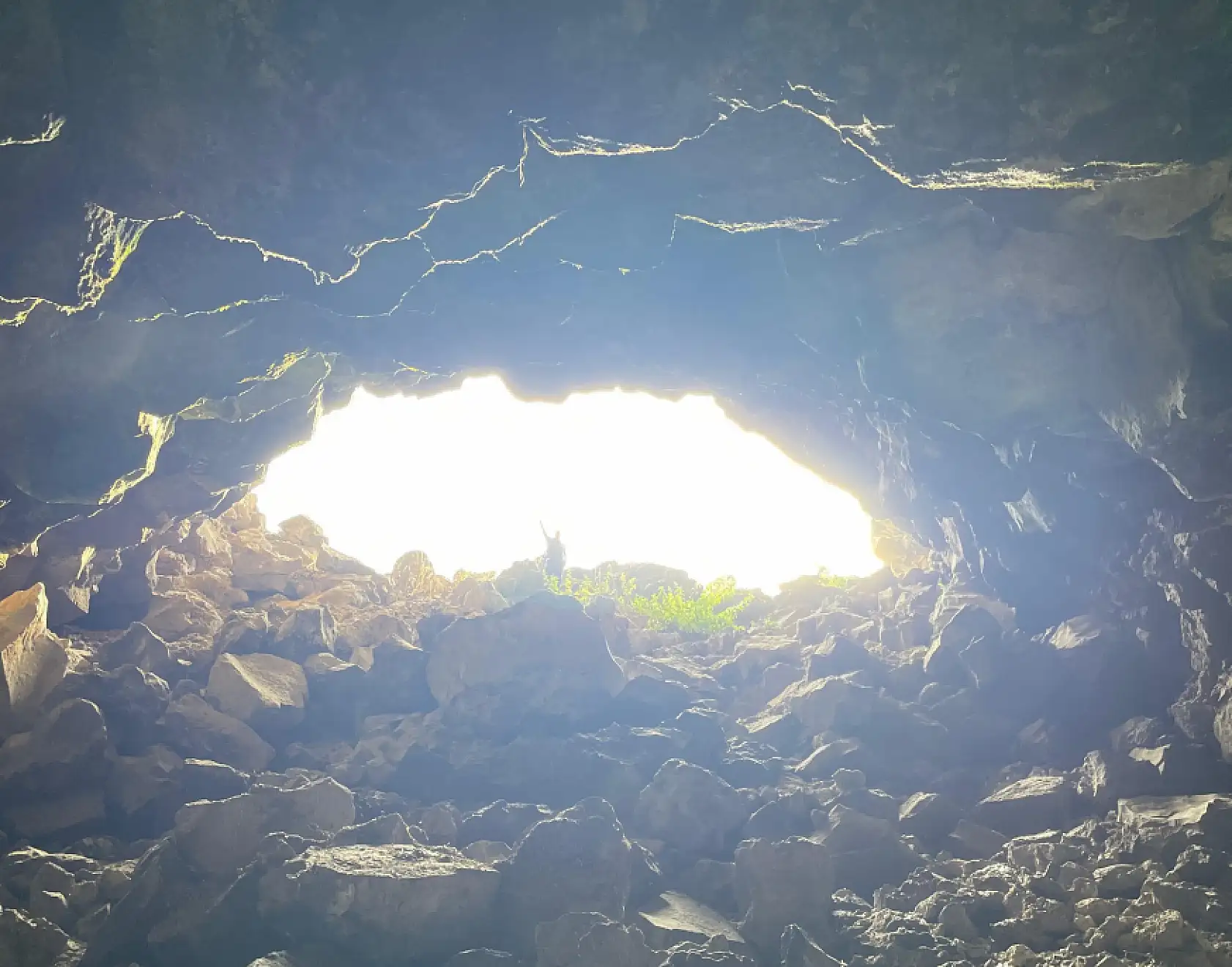 Ağrı'nın doğal mirası Buz Mağarası, sonbaharda da ilgi görüyor
