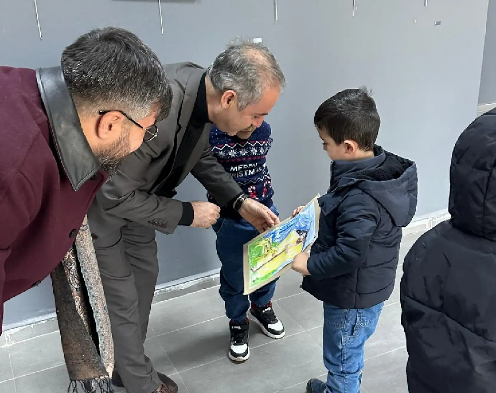 'Yolun Başında: Çoban' sergisi minik sanatseverlerin ziyaretiyle renkli anlara sahne oldu