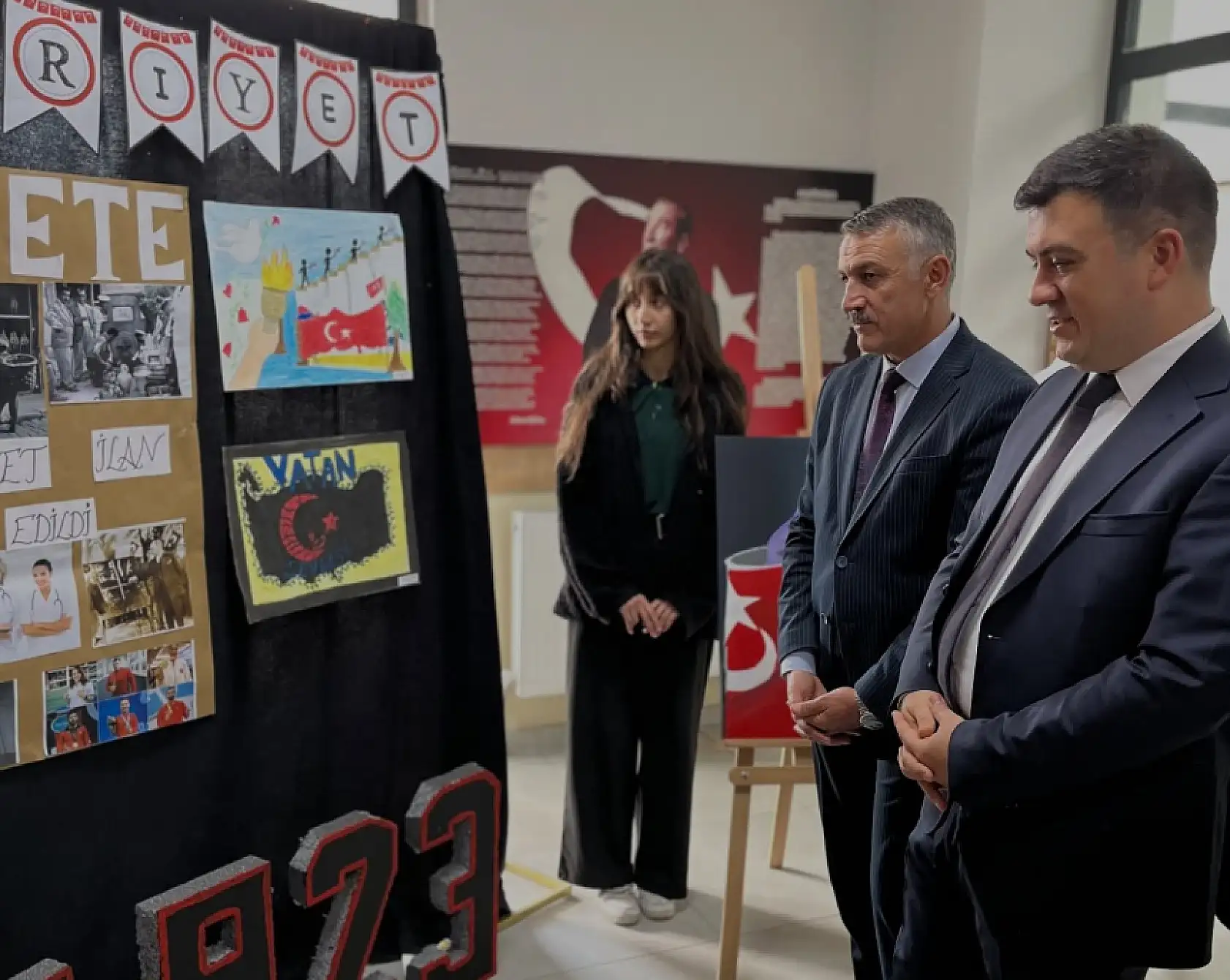 Patnos Kaymakamı Dertlioğlu, 29 Ekim etkinliğinde öğrencileri tebrik etti