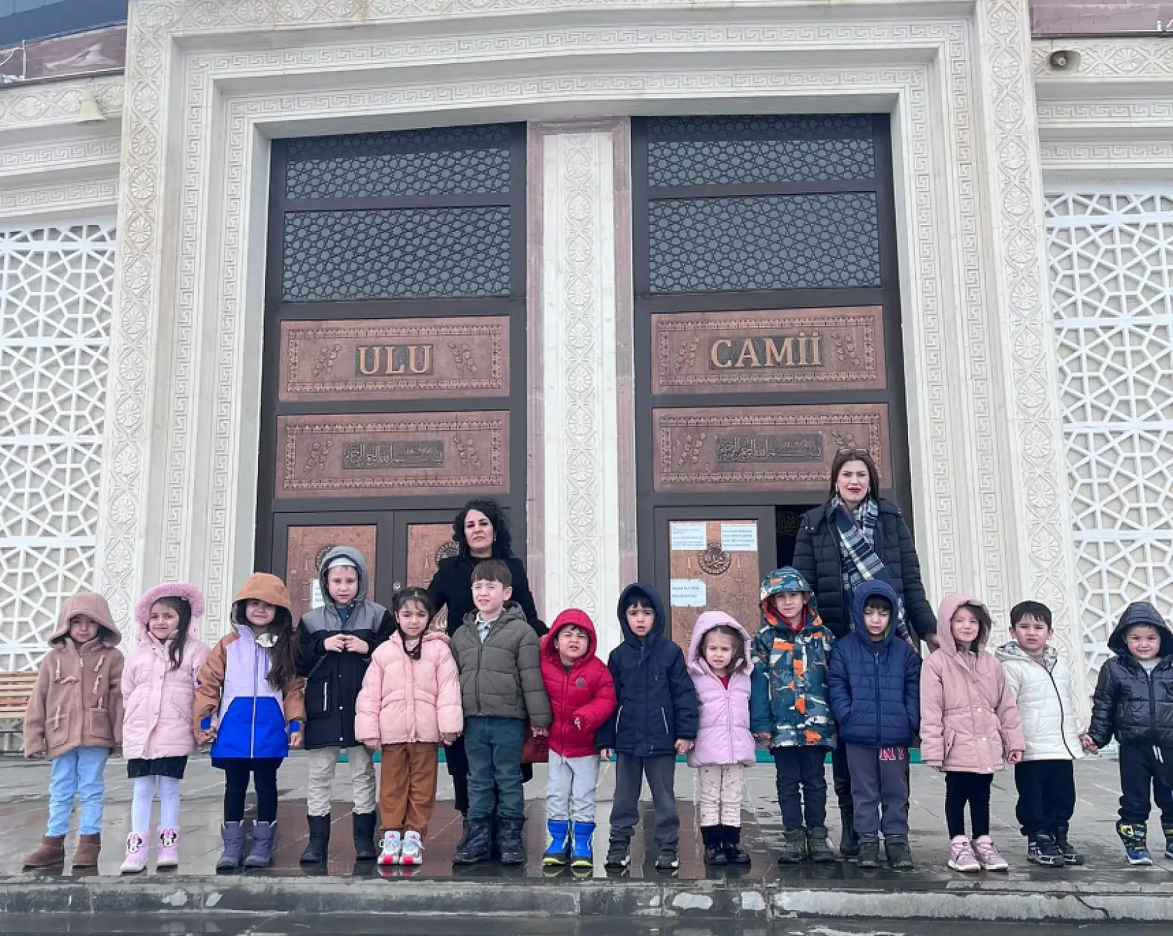 Ağrı Teknokent Koleji minikleri Ramazan'ın maneviyatını camide öğrendi