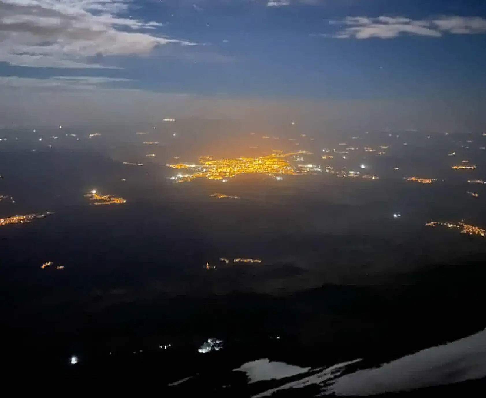 Ağrı Dağı'nda akşamın kızıllığı karla buluştu