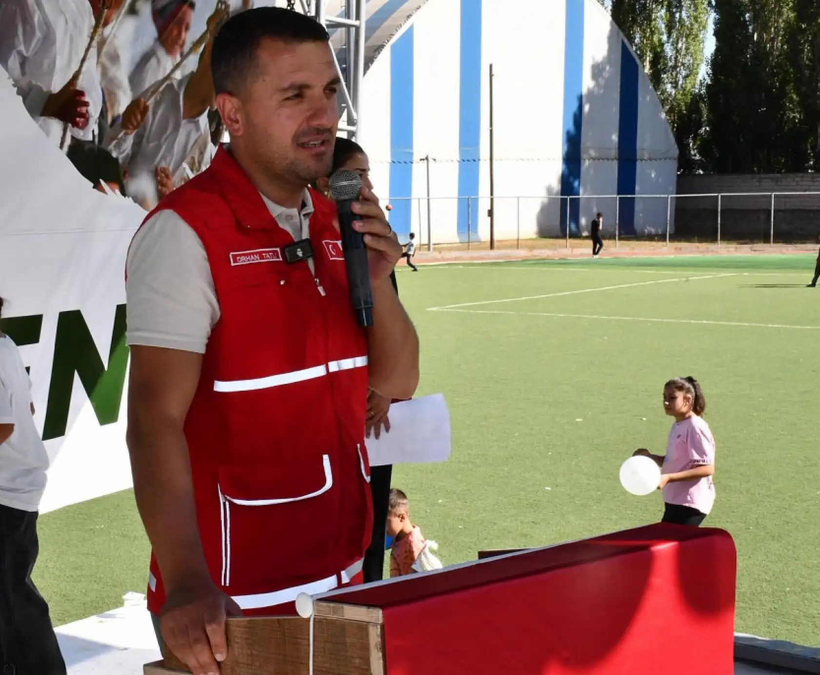 Patnos'ta çocuklar dualarla sünnet edildi, hediyelerle mutlu oldu