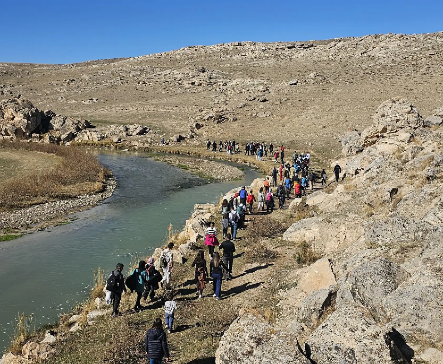 Doğubayazıtlı doğaseverler Diyadin Kanyonları'nda keşif yürüyüşü yaptı