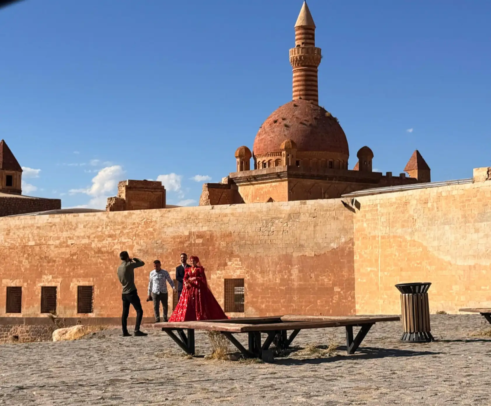 Turistlerin gözdesi olan saray, bu kez çiftlerin uğrak noktası oldu