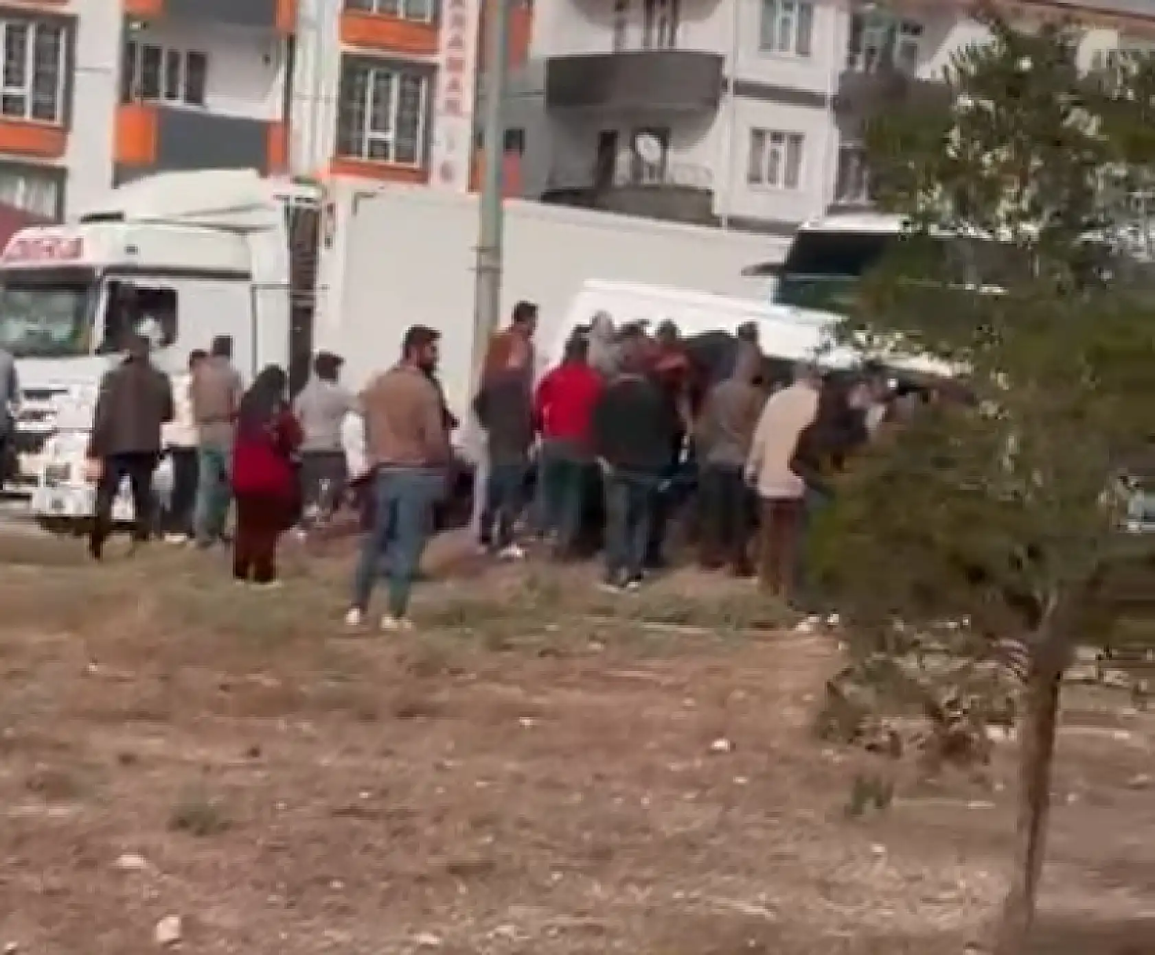 Ağrı'da otobüs minibüse çarptı: Çok sayıda yaralı var