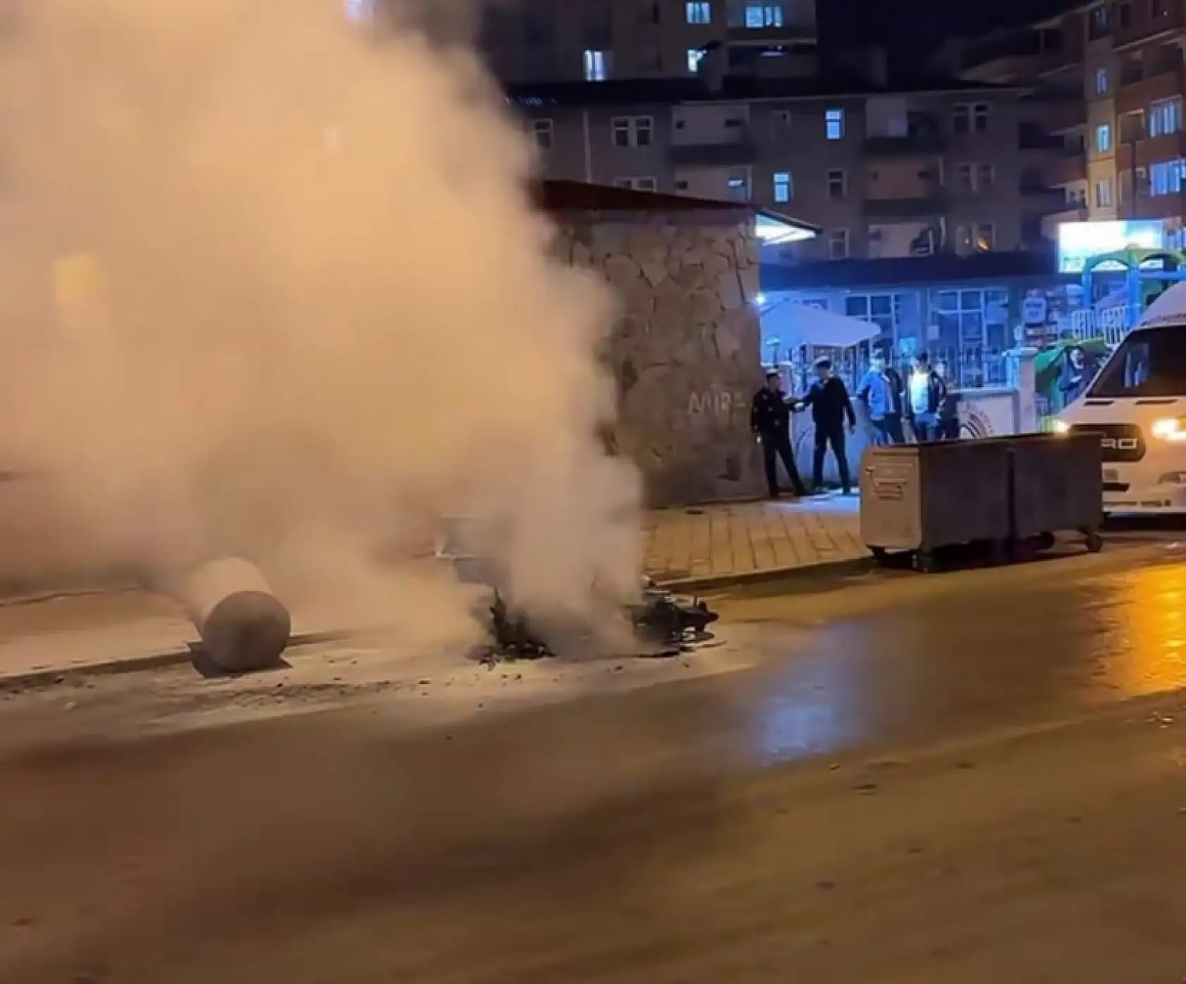 Doğubayazıt'ta feci kaza! Sürücü metrelerce savruldu, motosikleti alev topuna döndü