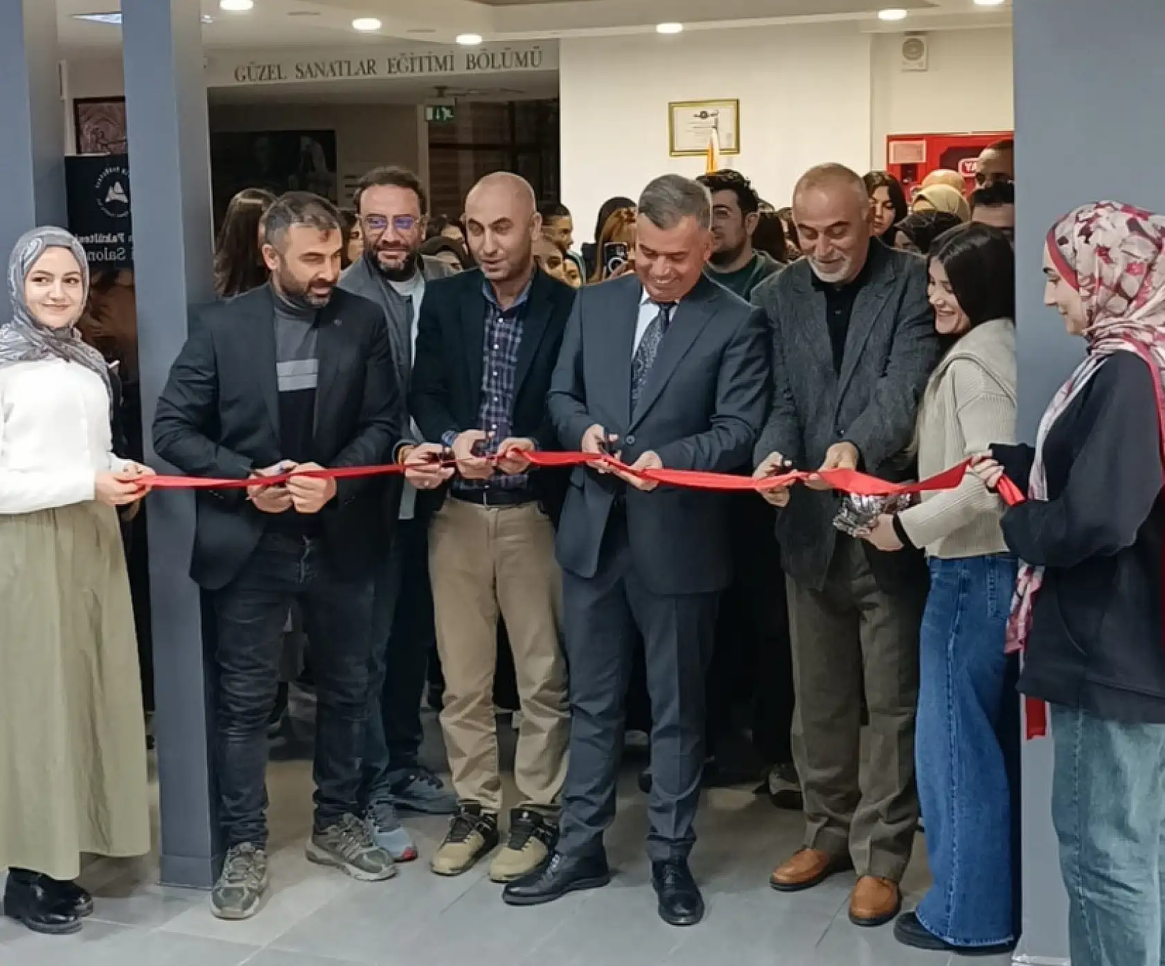 Retrospektif sergide Ağrı'nın geçmişine dair izler büyük ilgi gördü