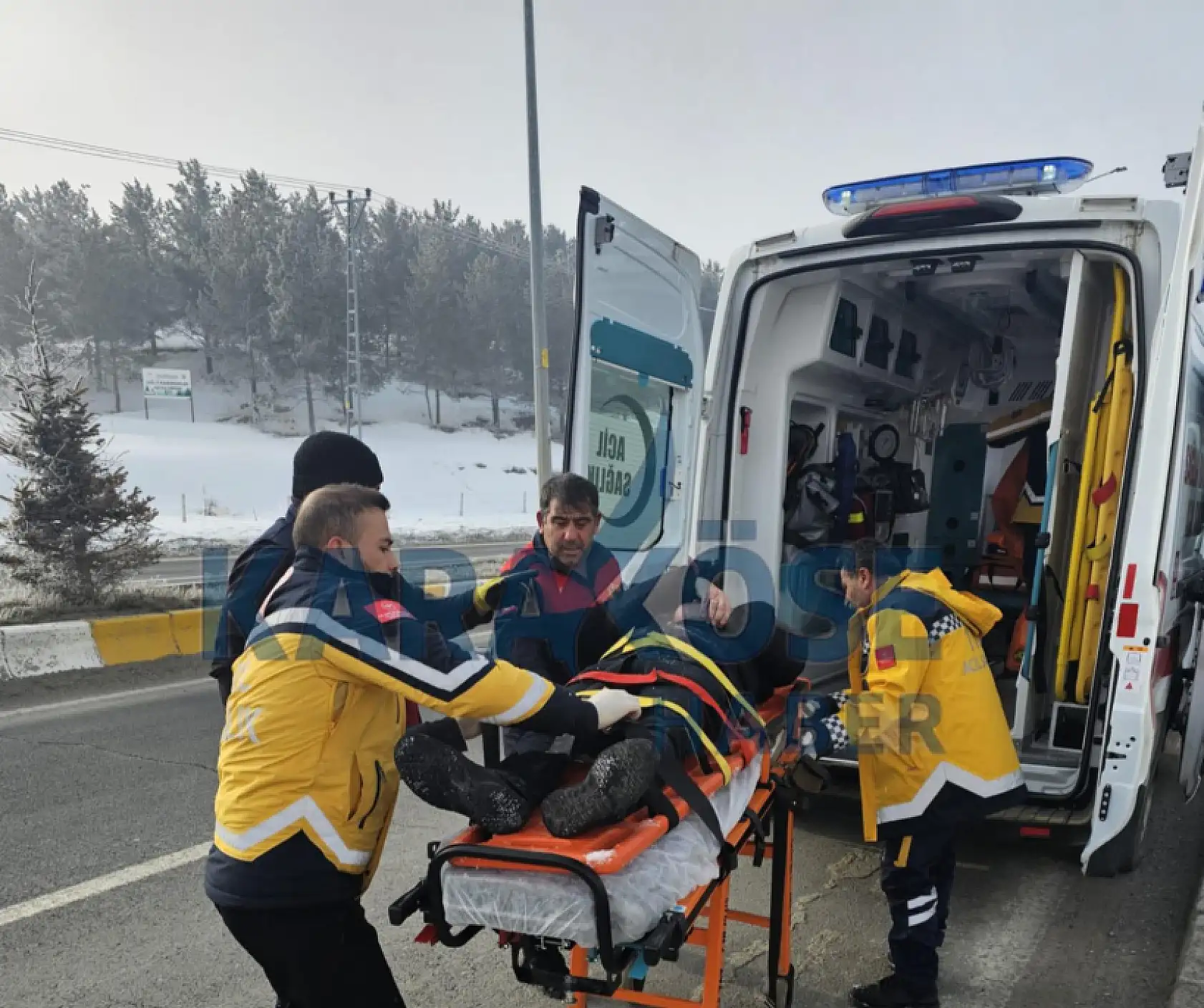 Ağrı'da kar üzerinde can pazarı: 2 kişi yaralandı!