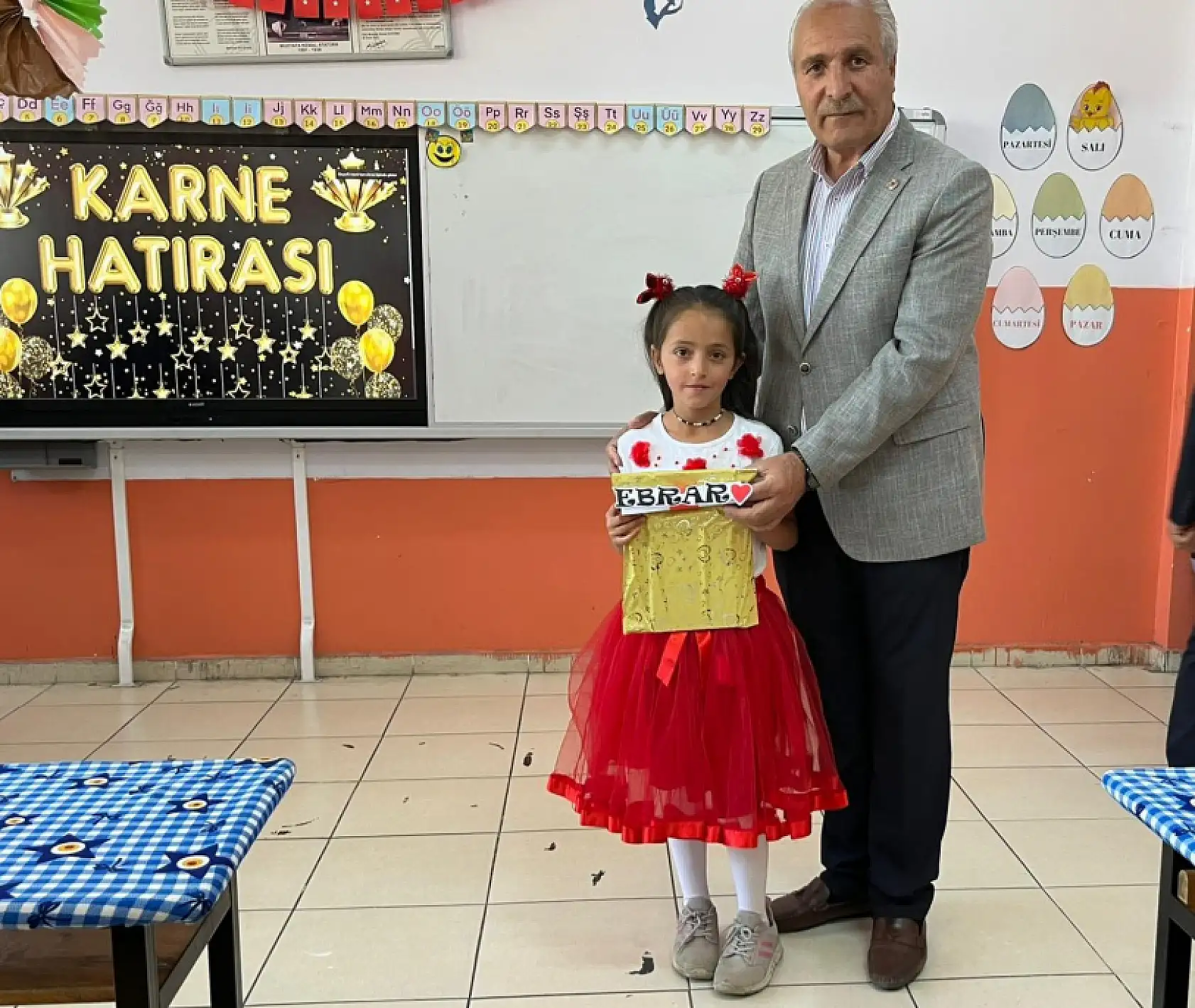 Eleşkirt Ergözü Köyü İlkokulu'nda karne sevinci yaşandı
