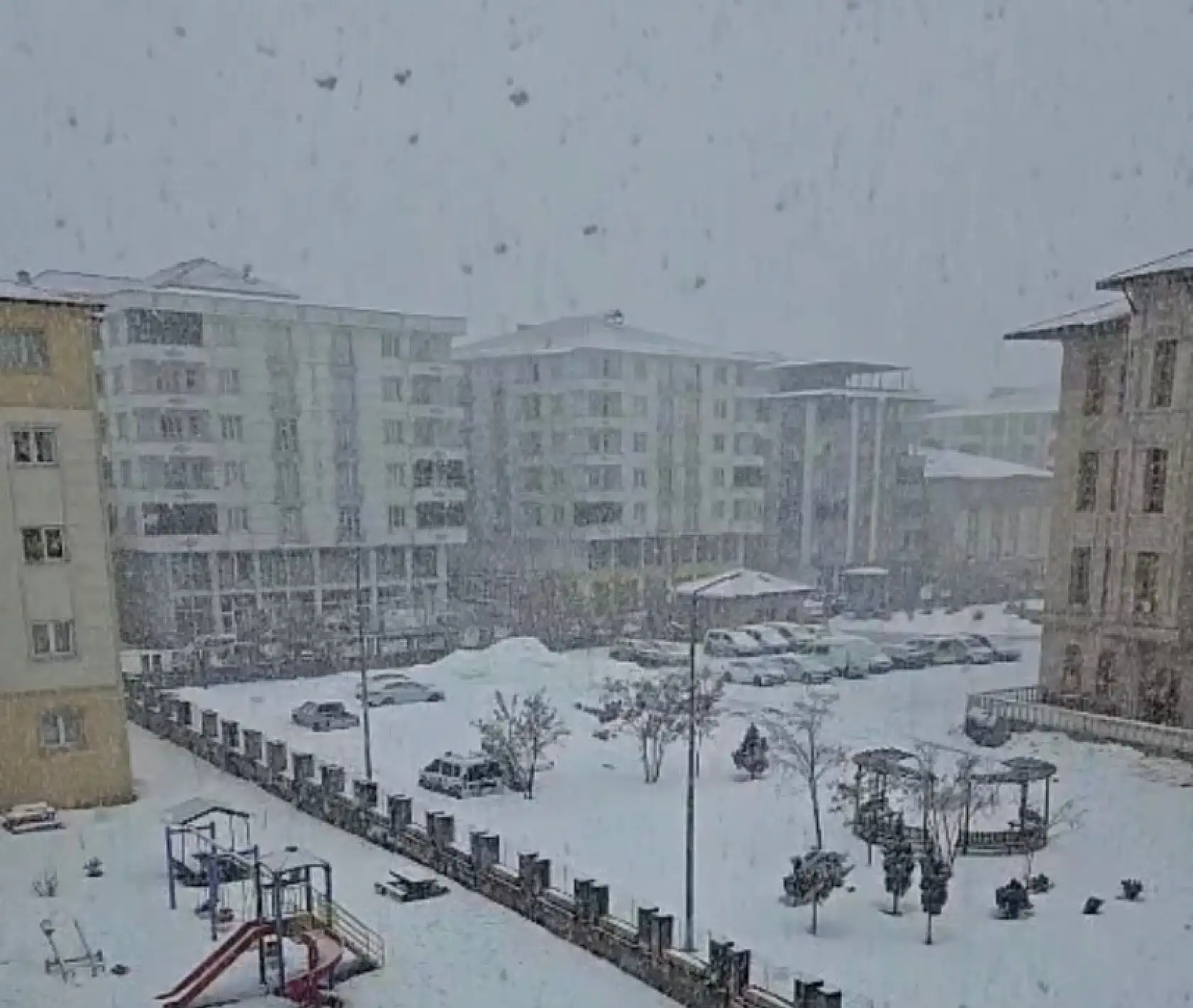 Patnos yeniden beyaza büründü