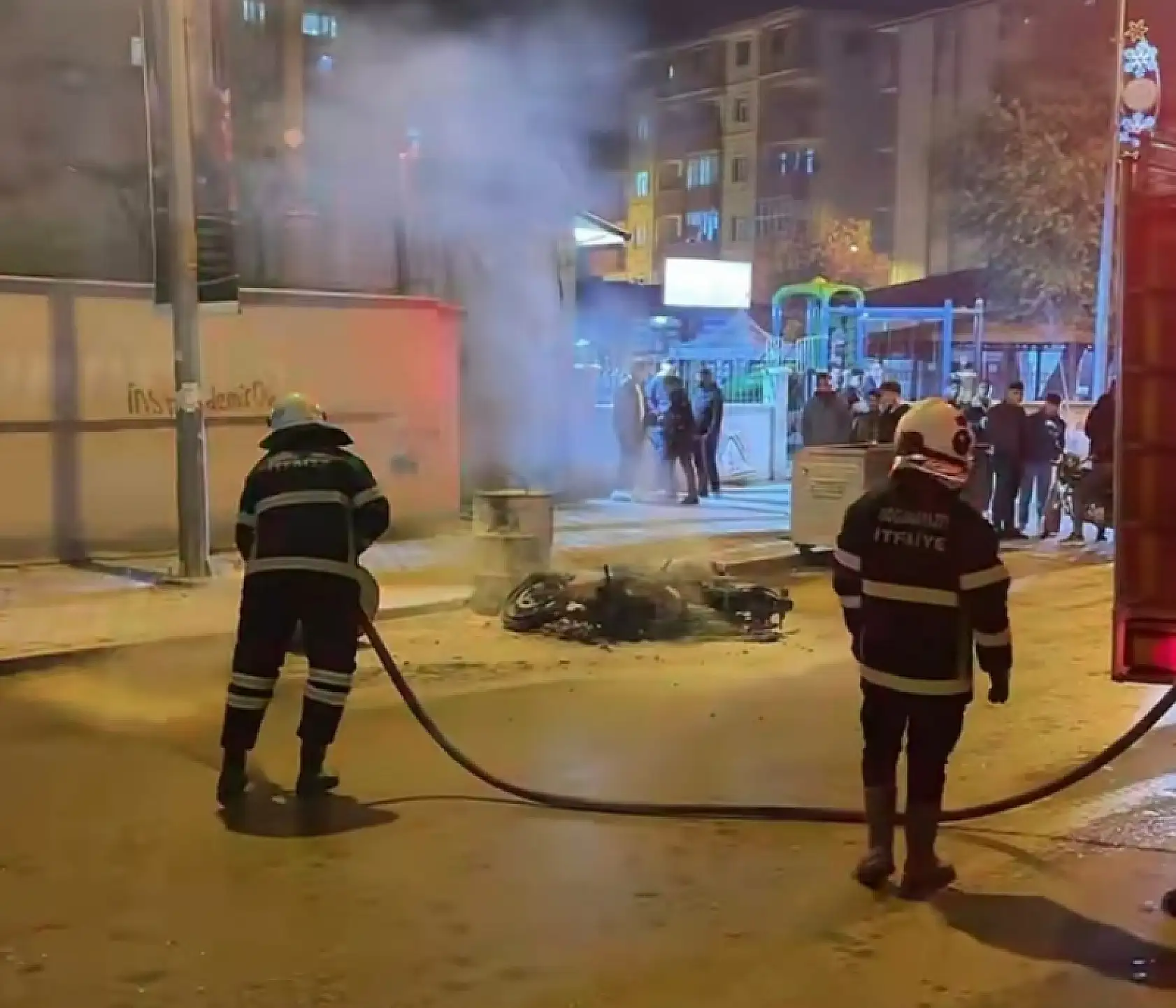 Doğubayazıt'ta feci kaza! Sürücü metrelerce savruldu, motosikleti alev topuna döndü