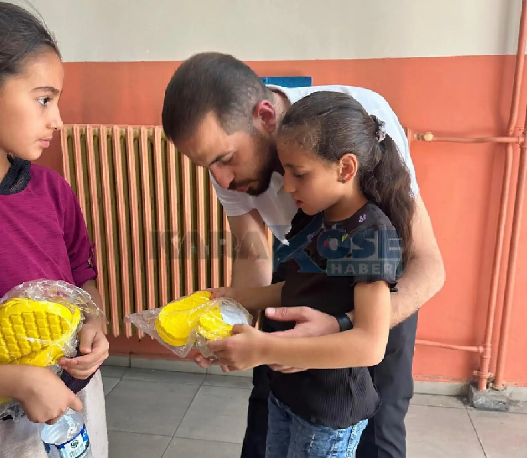 Ağrı'da iyilik buluşması miniklerin yüzünü güldürdü