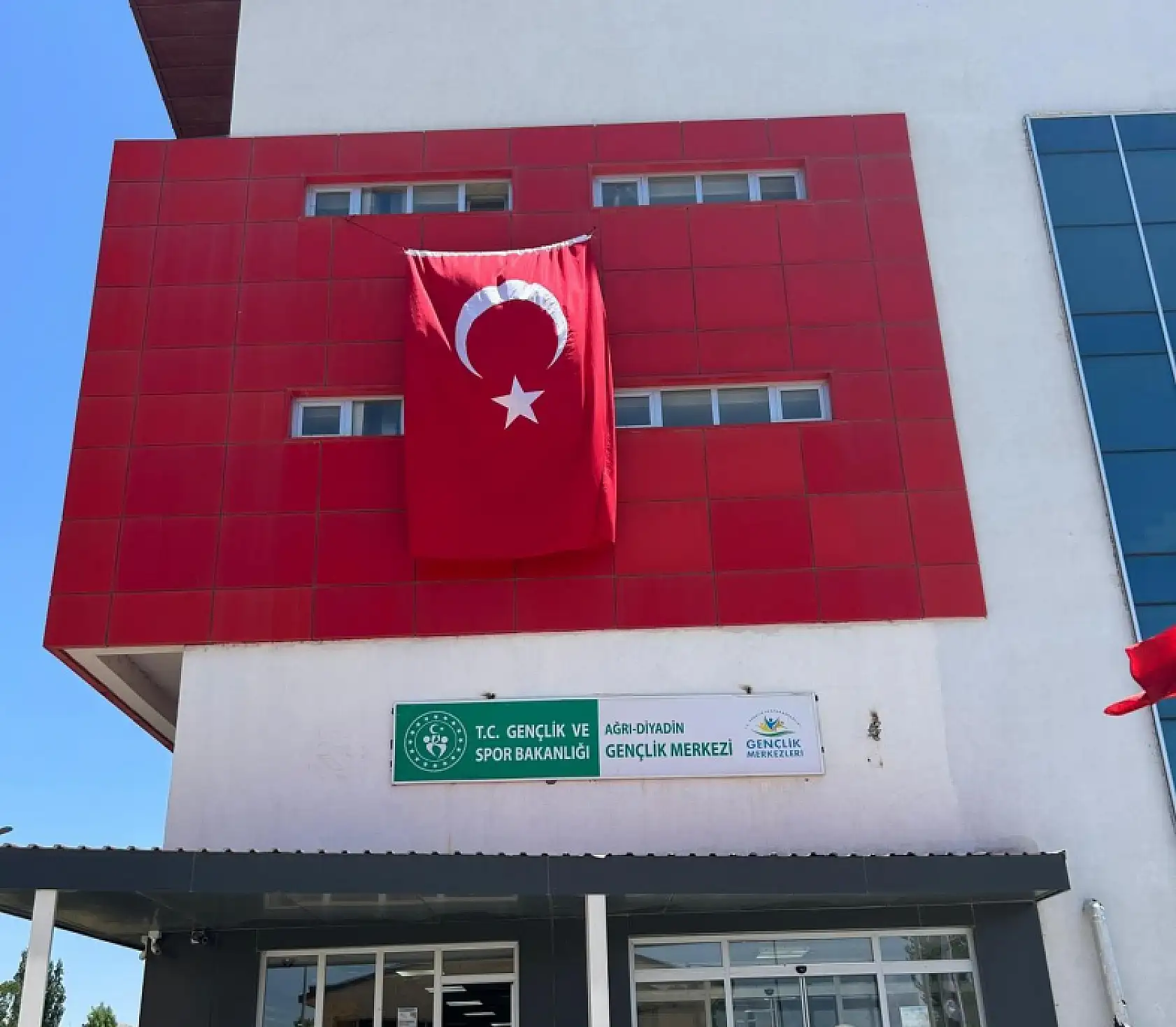 Bayrak çağrısına Diyadin'den anlamlı yanıt