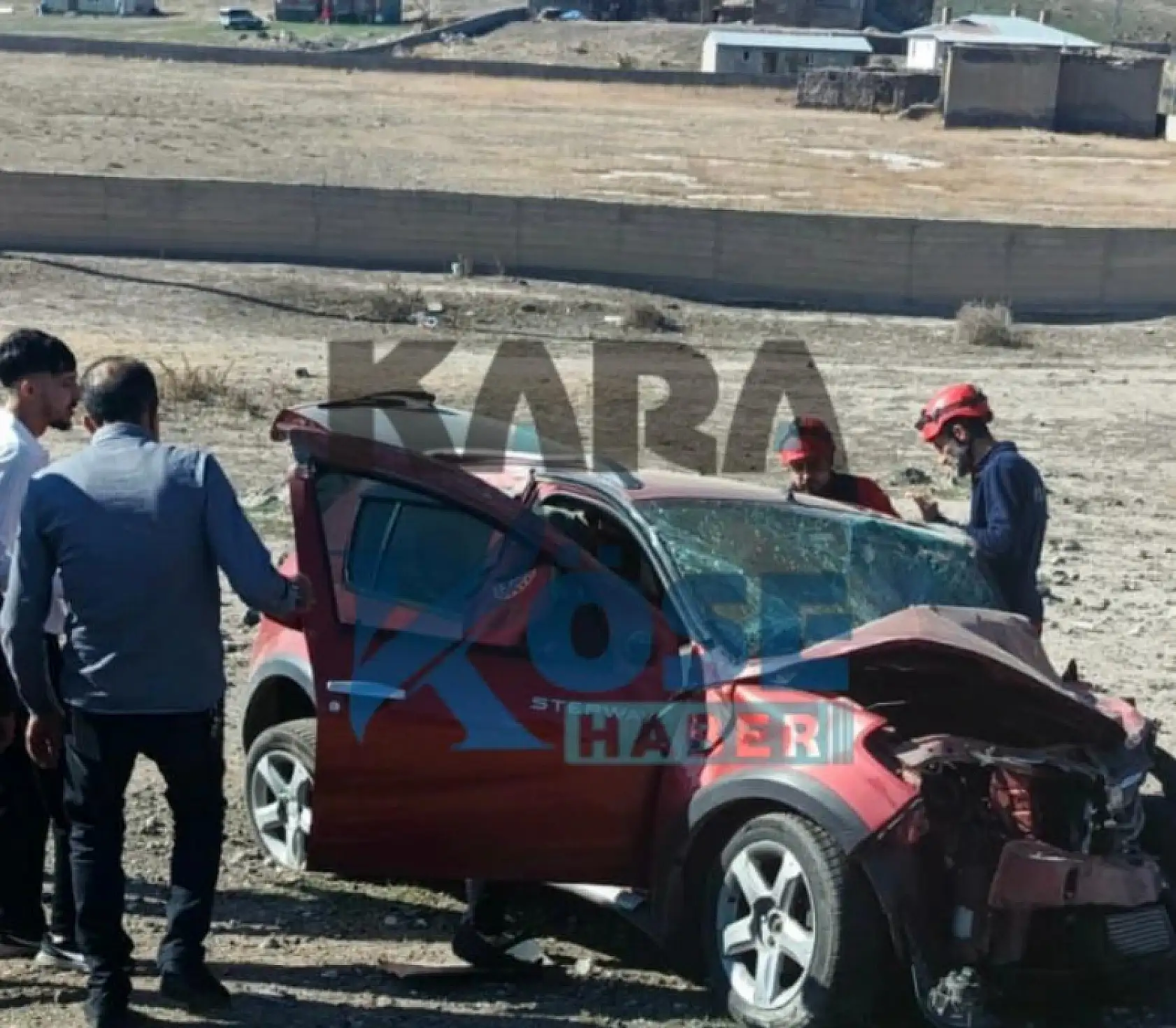 Doğubayazıt–Iğdır yolunda minibüs ile otomobil çarpıştı: Can kaybı var!