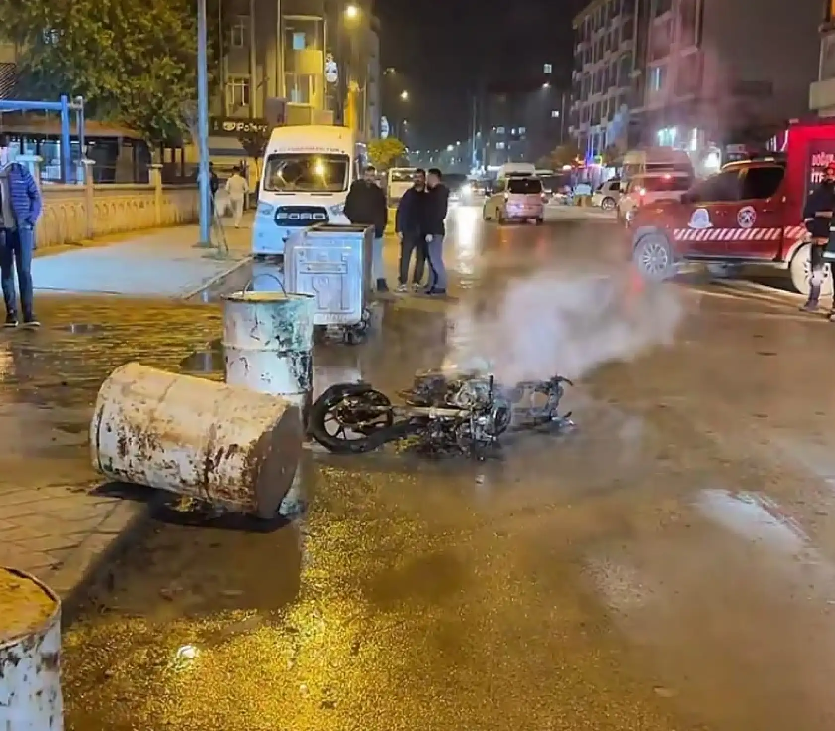 Doğubayazıt'ta feci kaza! Sürücü metrelerce savruldu, motosikleti alev topuna döndü