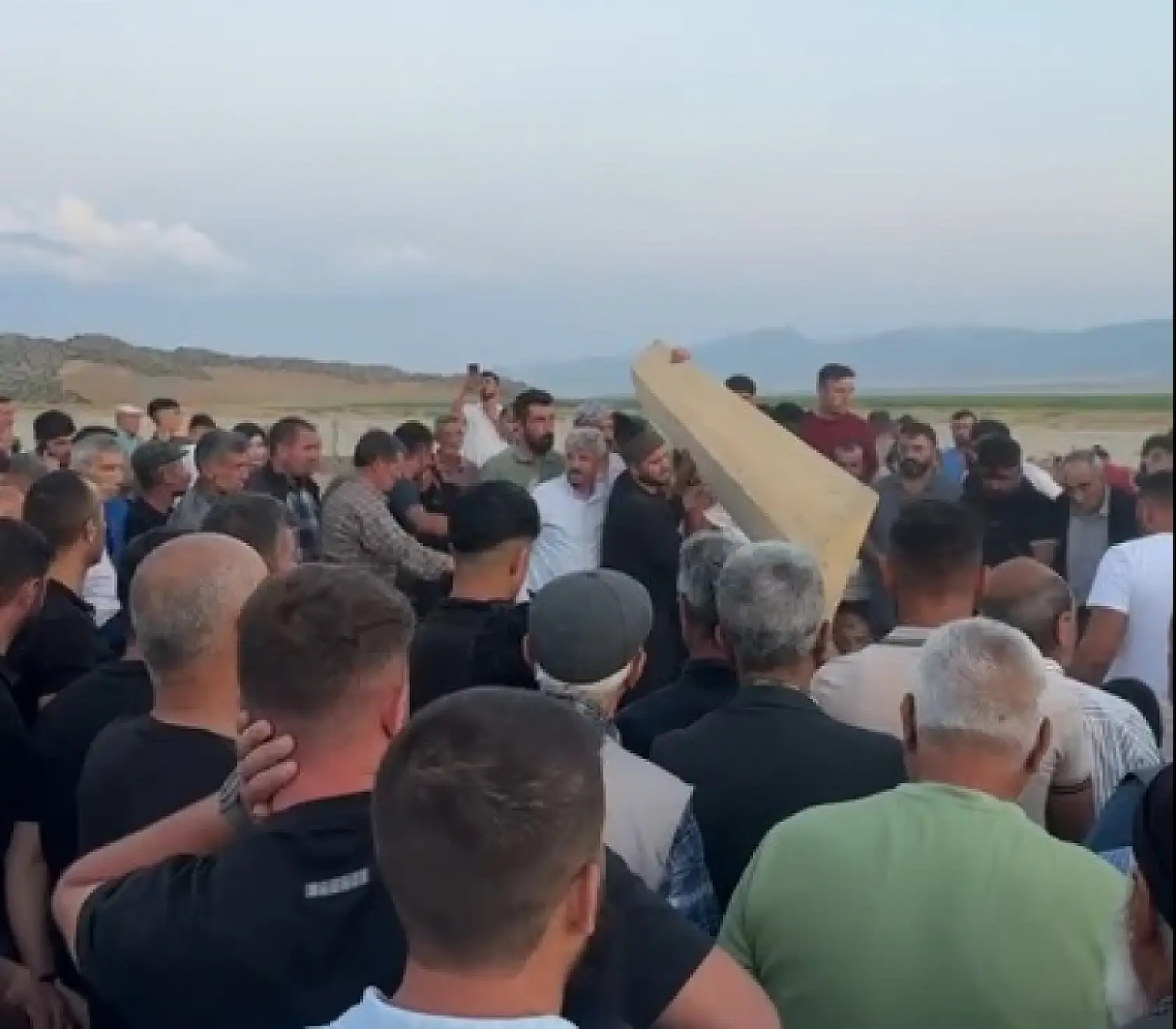 Yaylada öldürülen Ağit Bozman gözyaşları arasında son yolculuğuna uğurlandı