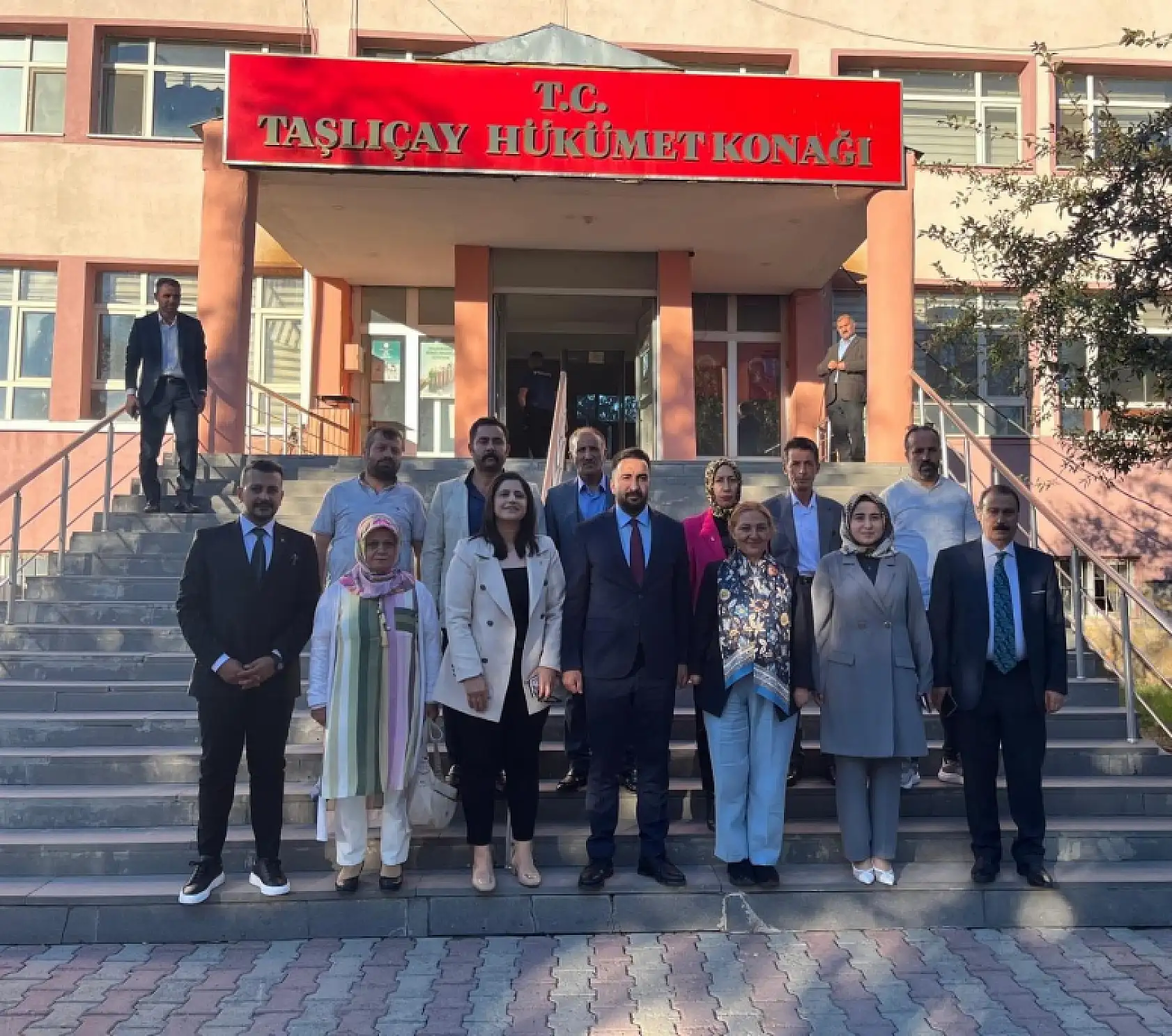 Cumhurbaşkanı'nın mektubu Taşlıçay'da şehit ailesine ulaştırıldı