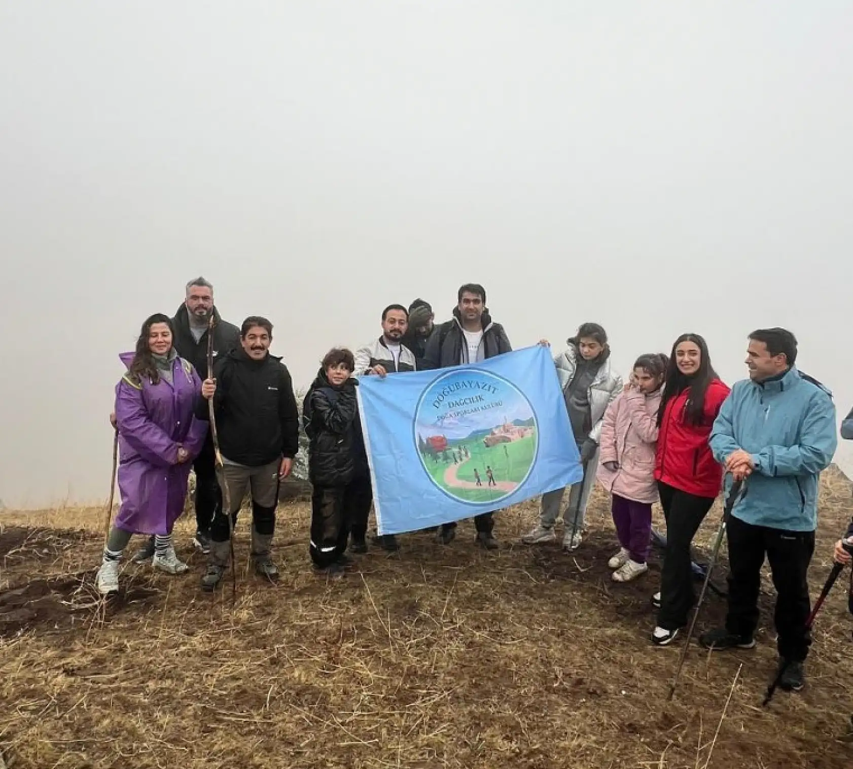 Doğubayazıtlı doğaseverler bu hafta Gökkuşağı Tepeleri'nde yürüdü