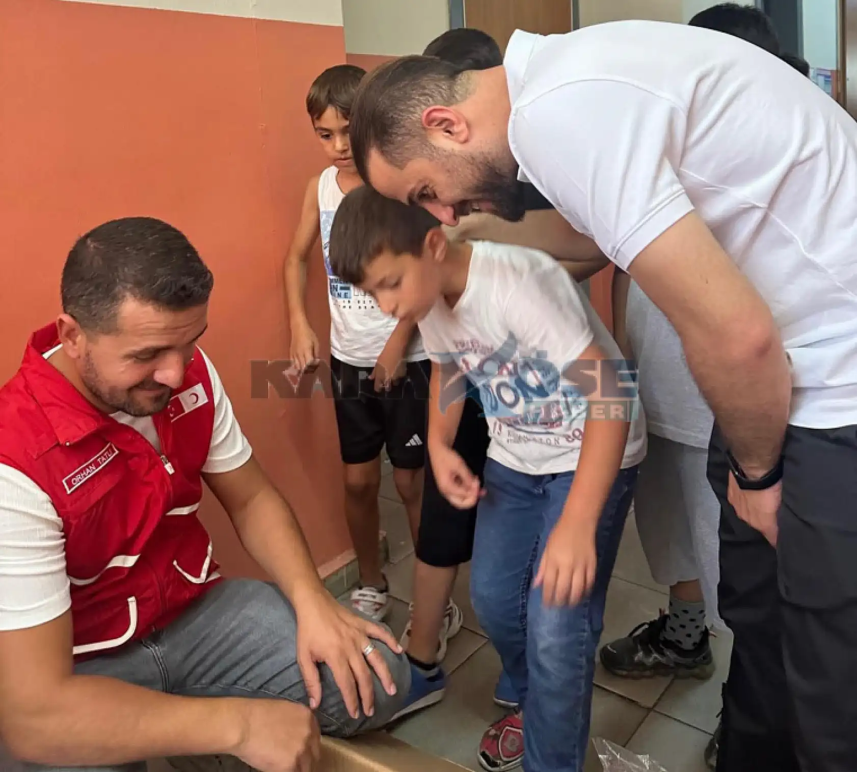 Ağrı'da iyilik buluşması miniklerin yüzünü güldürdü