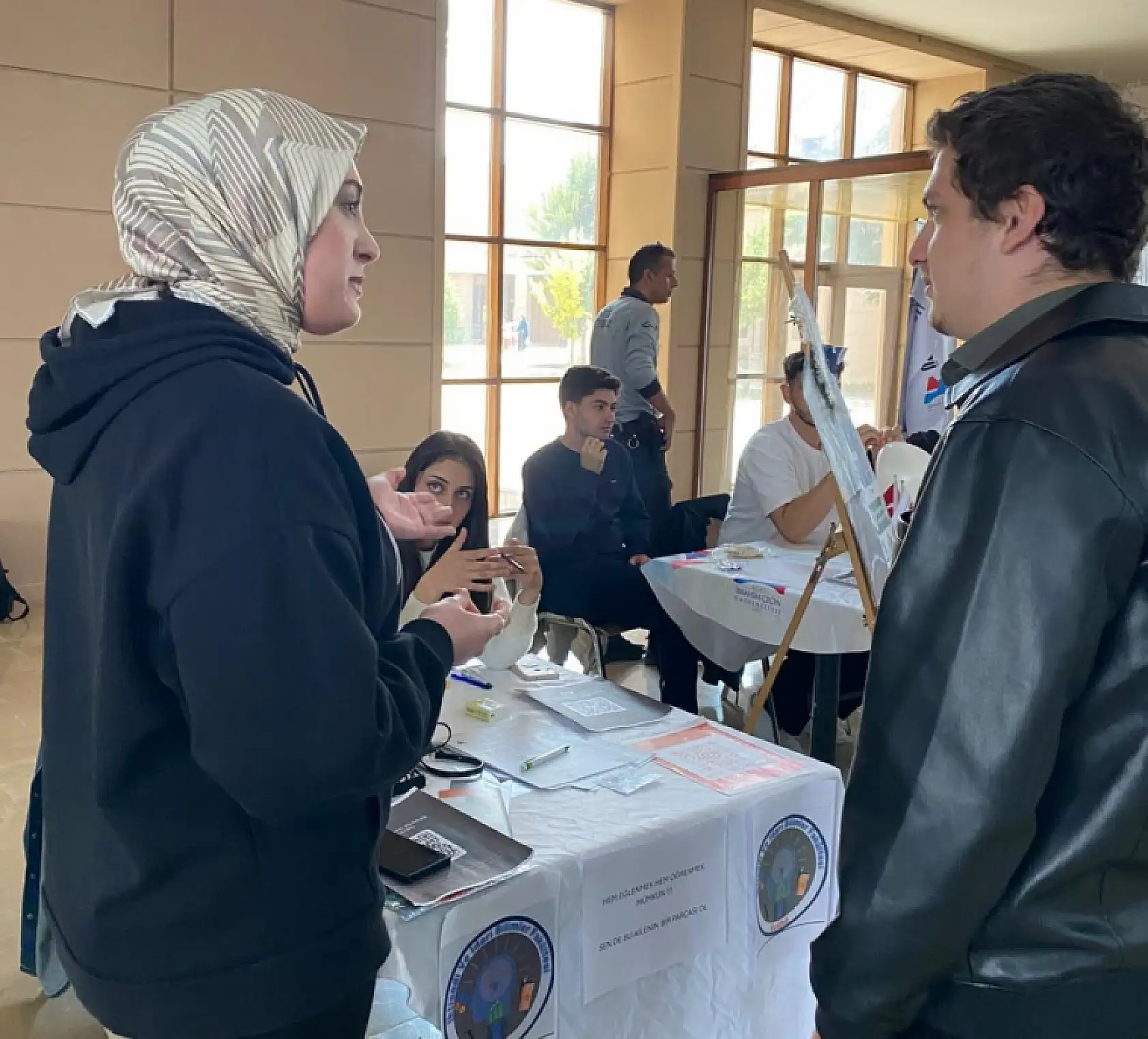 Ağrı'da öğrenciler kulüplerini tanıttı, kampüs şenlik havasına büründü