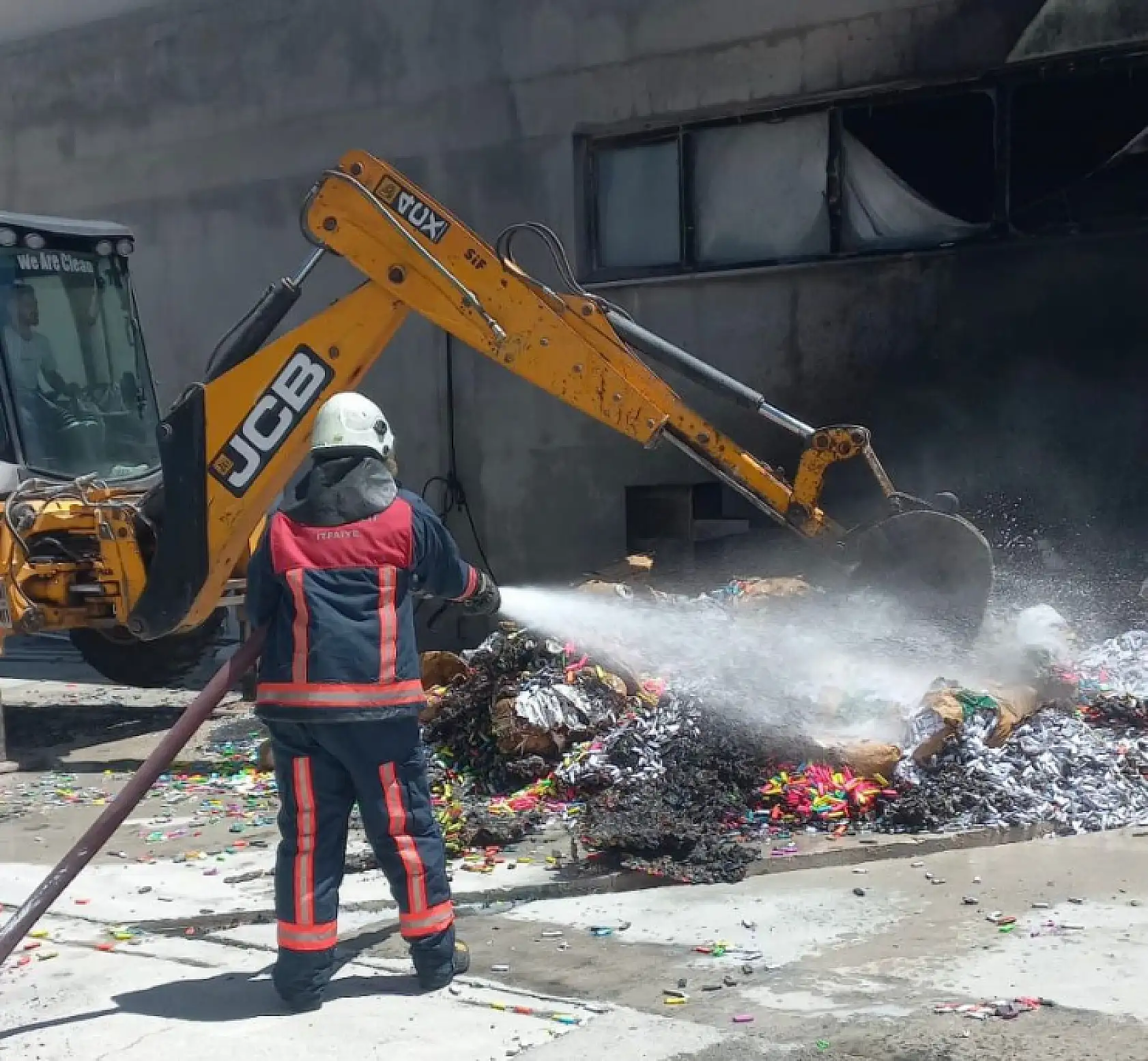 Doğubayazıt Koko Çakmak Fabrikası'nda korkutan yangın